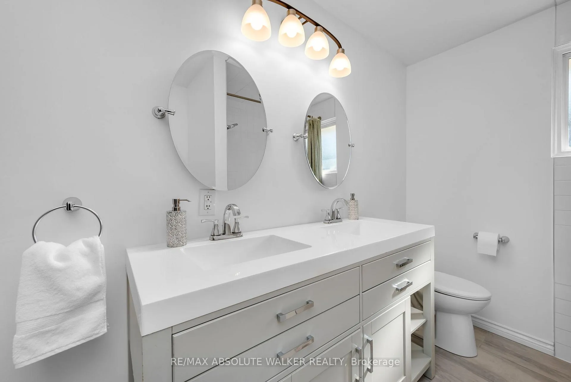 Photo 16 of 2052 Valley Drive, Ottawa, Elmvale Acres/Urbandale — HOMEH