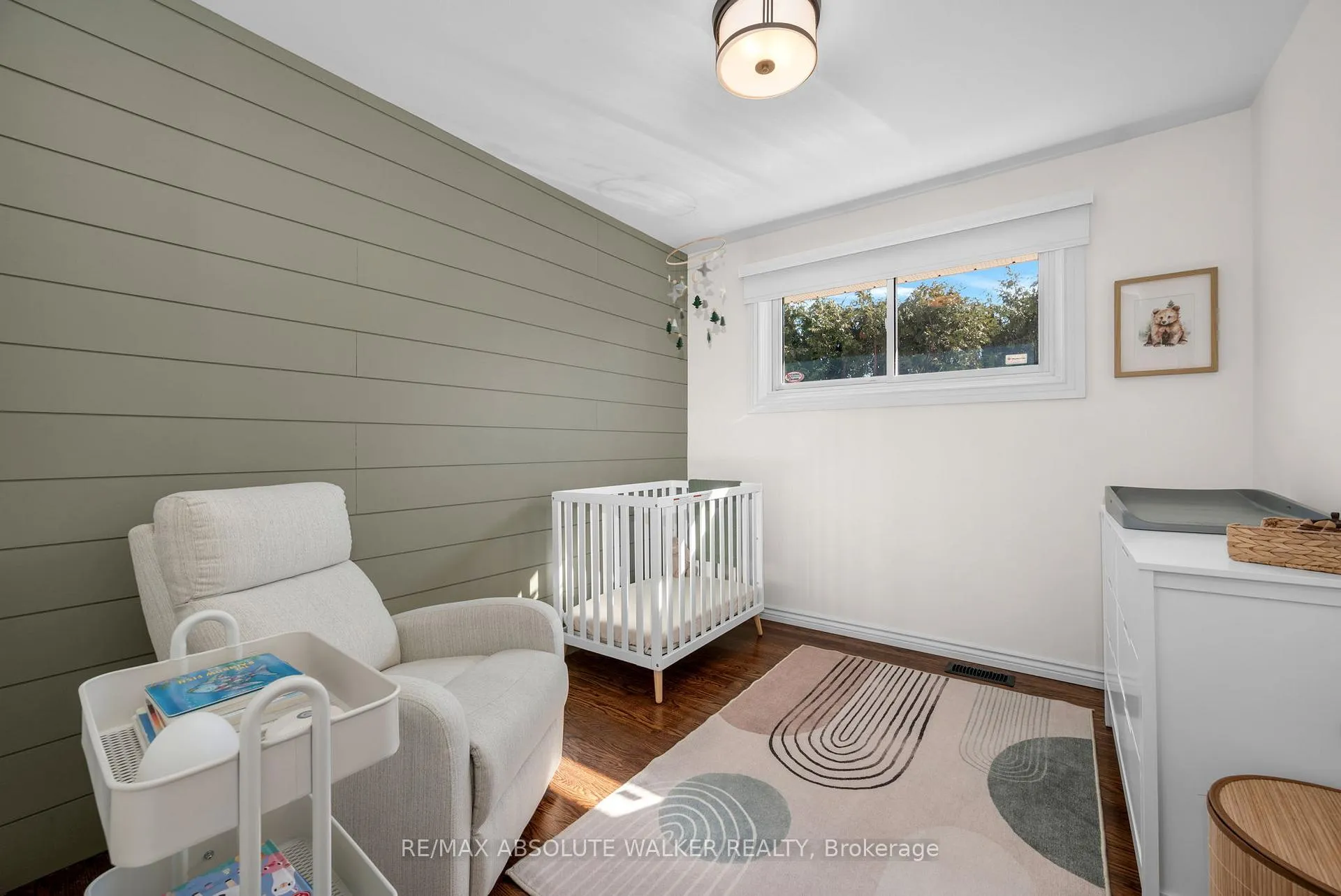 Photo 19 of 2052 Valley Drive, Ottawa, Elmvale Acres/Urbandale — HOMEH
