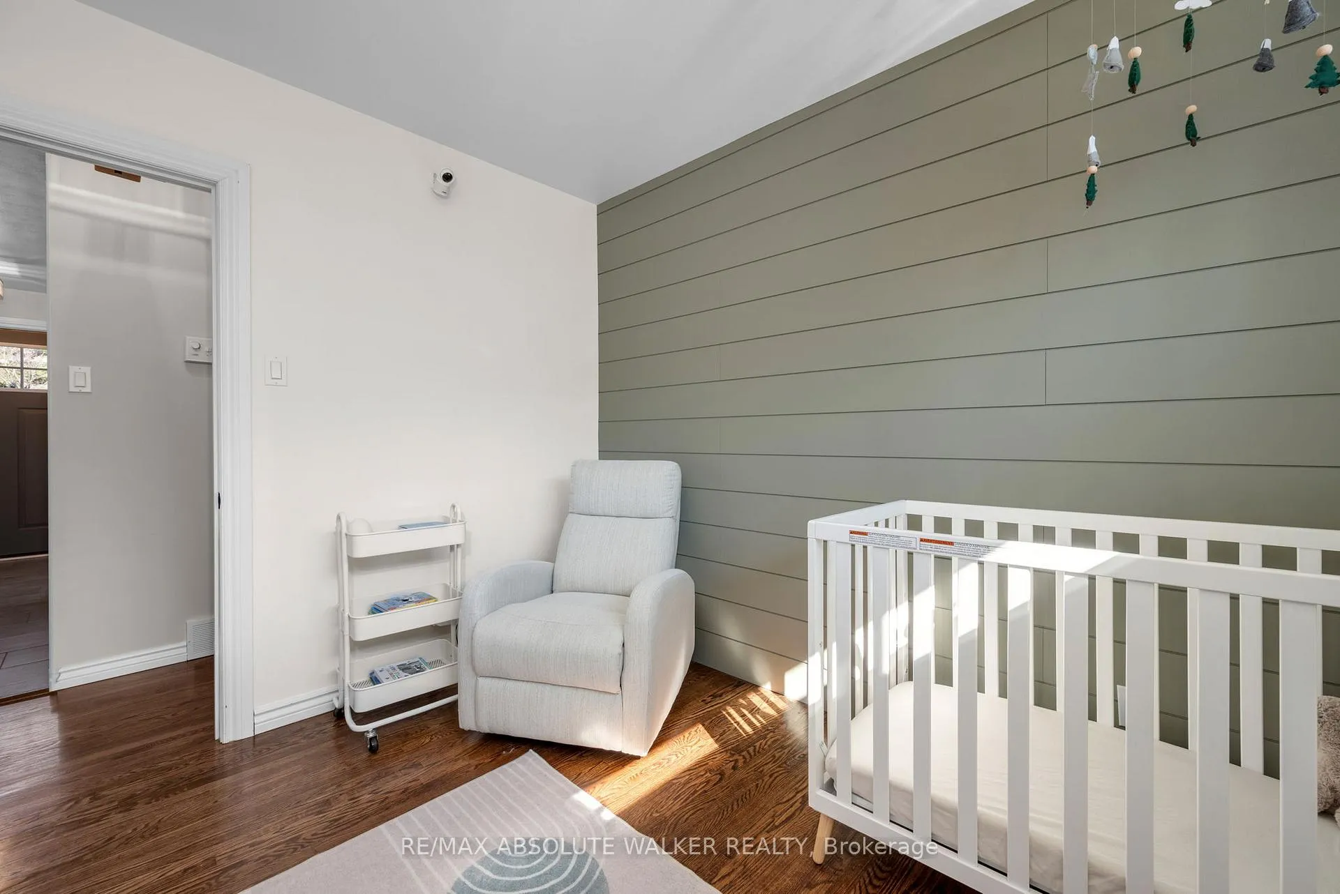 Photo 20 of 2052 Valley Drive, Ottawa, Elmvale Acres/Urbandale — HOMEH