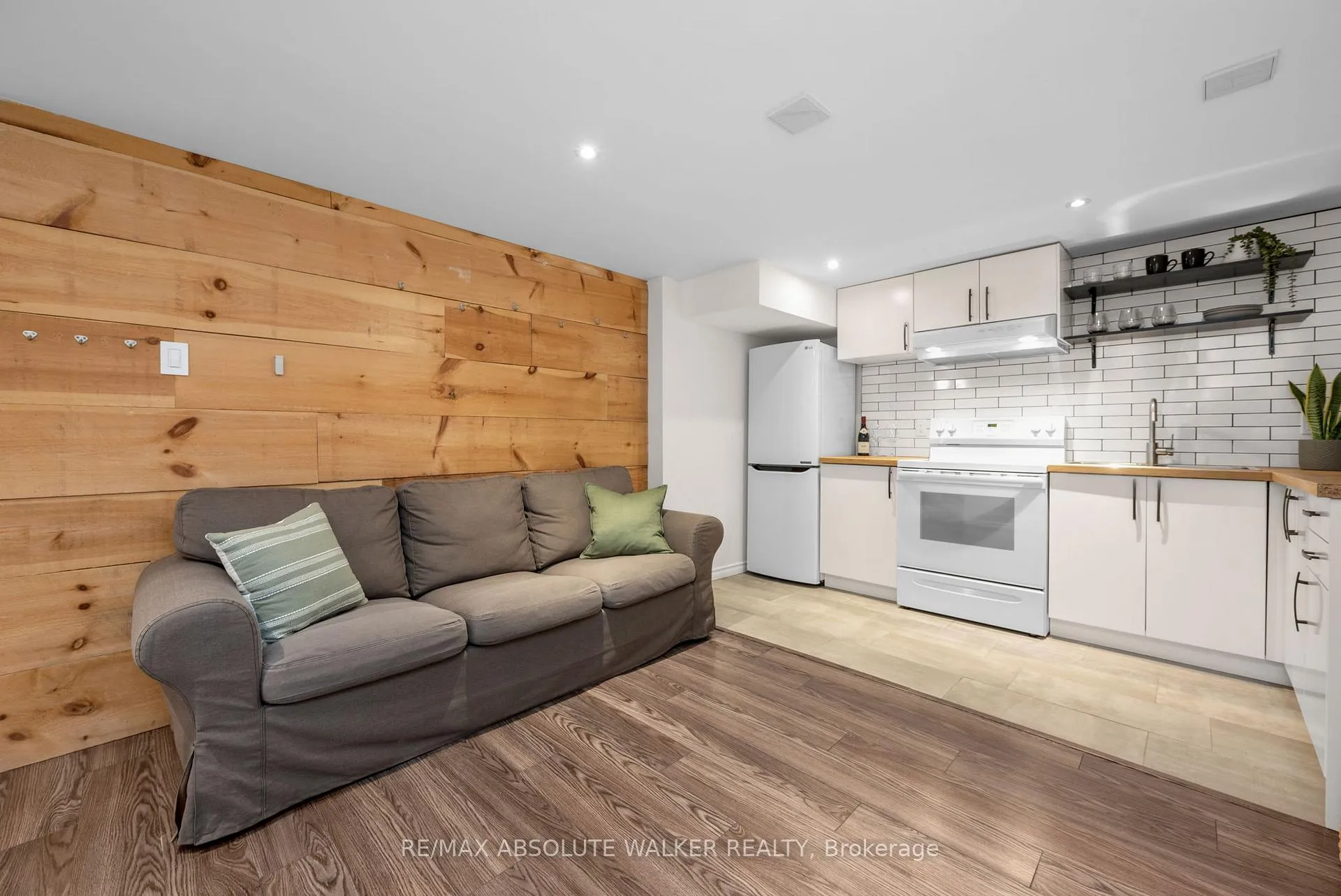 Photo 23 of 2052 Valley Drive, Ottawa, Elmvale Acres/Urbandale — HOMEH