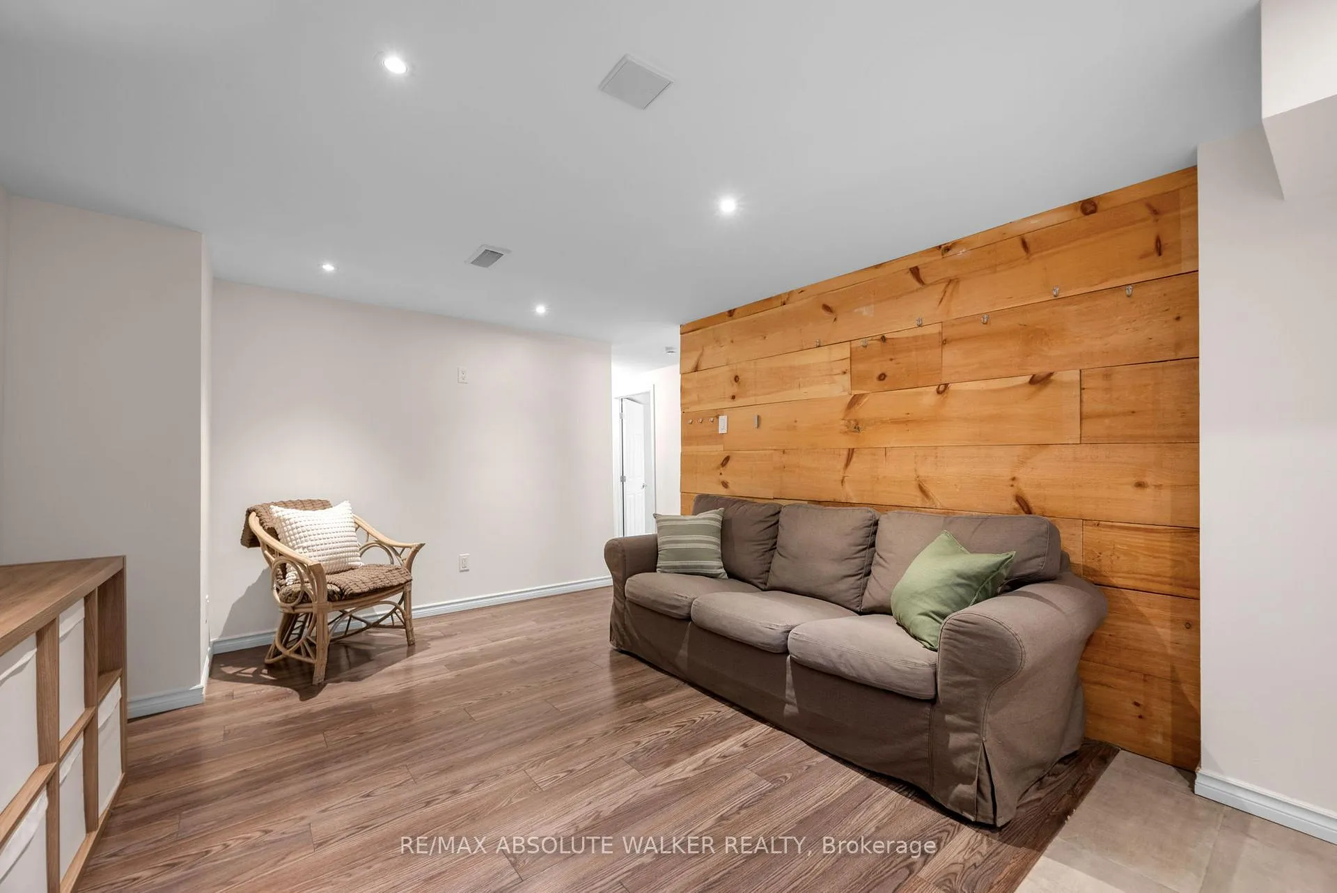 Photo 24 of 2052 Valley Drive, Ottawa, Elmvale Acres/Urbandale — HOMEH