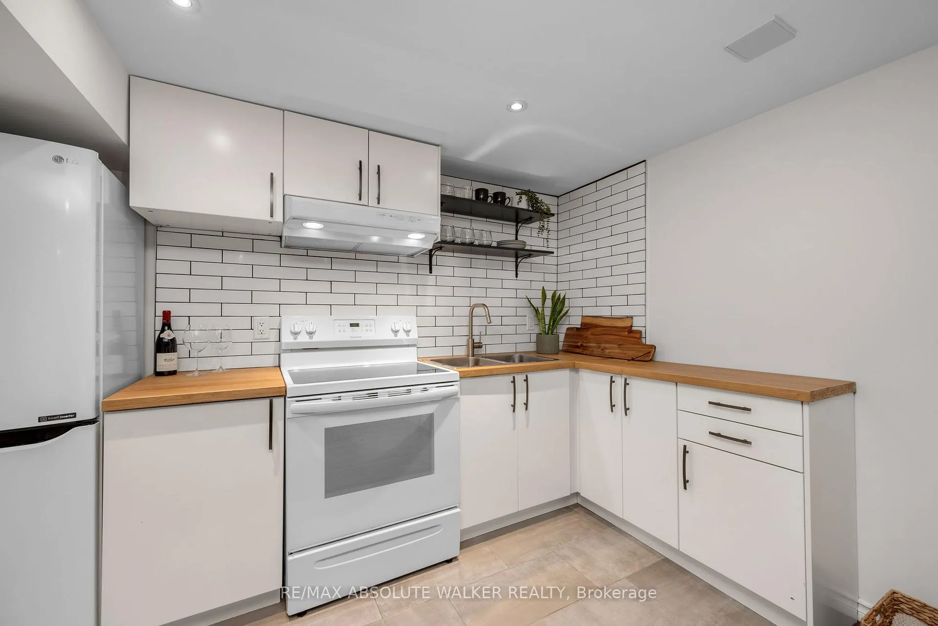 Photo 25 of 2052 Valley Drive, Ottawa, Elmvale Acres/Urbandale — HOMEH