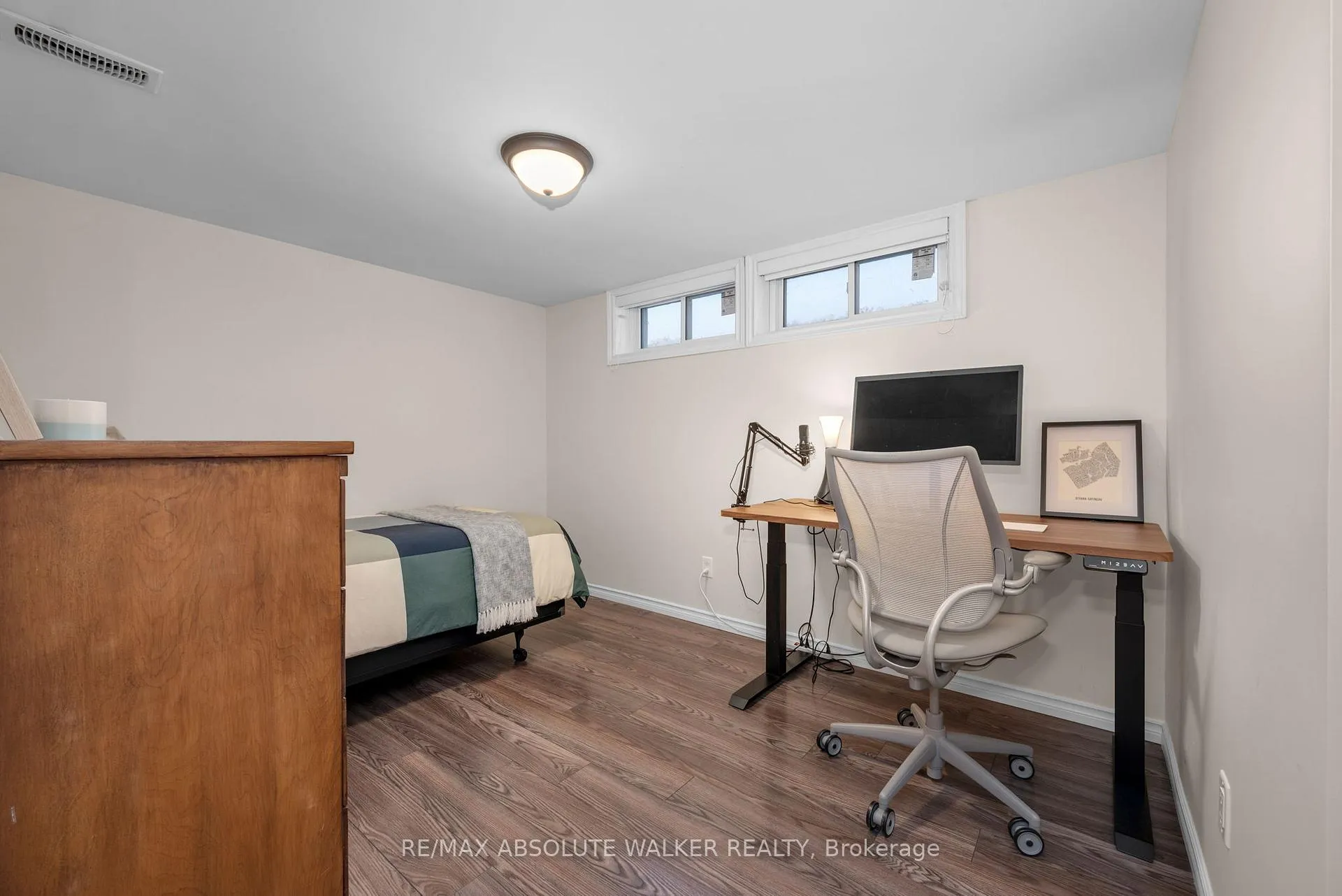 Photo 29 of 2052 Valley Drive, Ottawa, Elmvale Acres/Urbandale — HOMEH