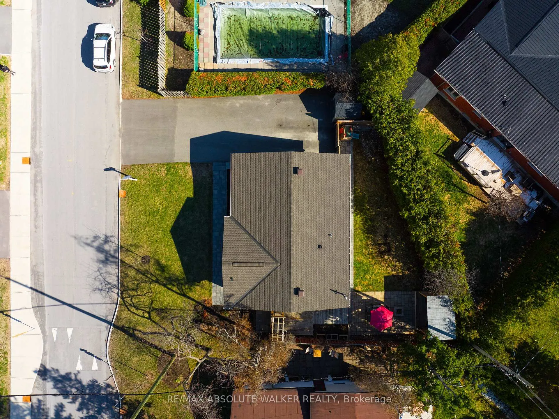 Photo 39 of 2052 Valley Drive, Ottawa, Elmvale Acres/Urbandale — HOMEH