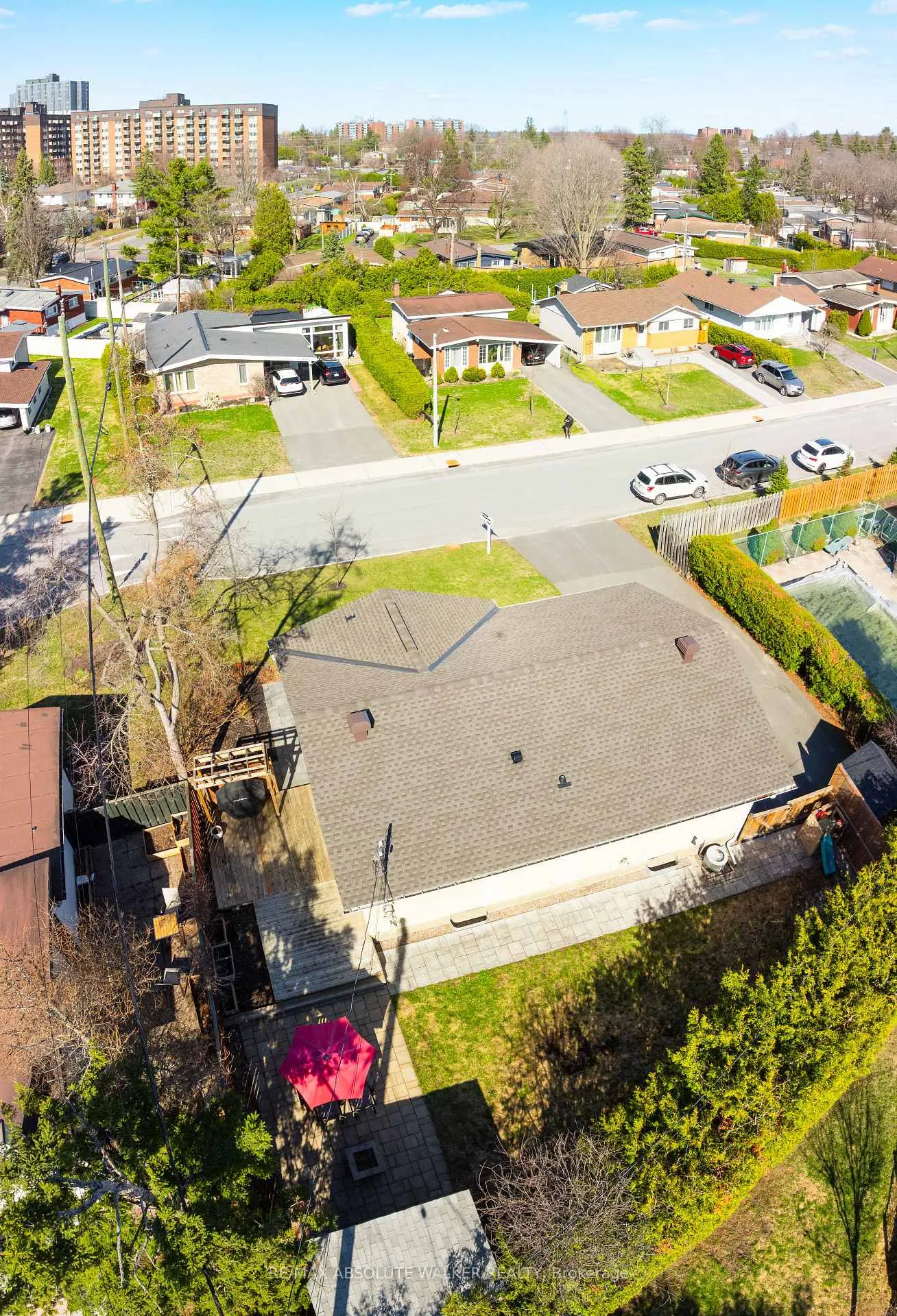 Photo 40 of 2052 Valley Drive, Ottawa, Elmvale Acres/Urbandale — HOMEH