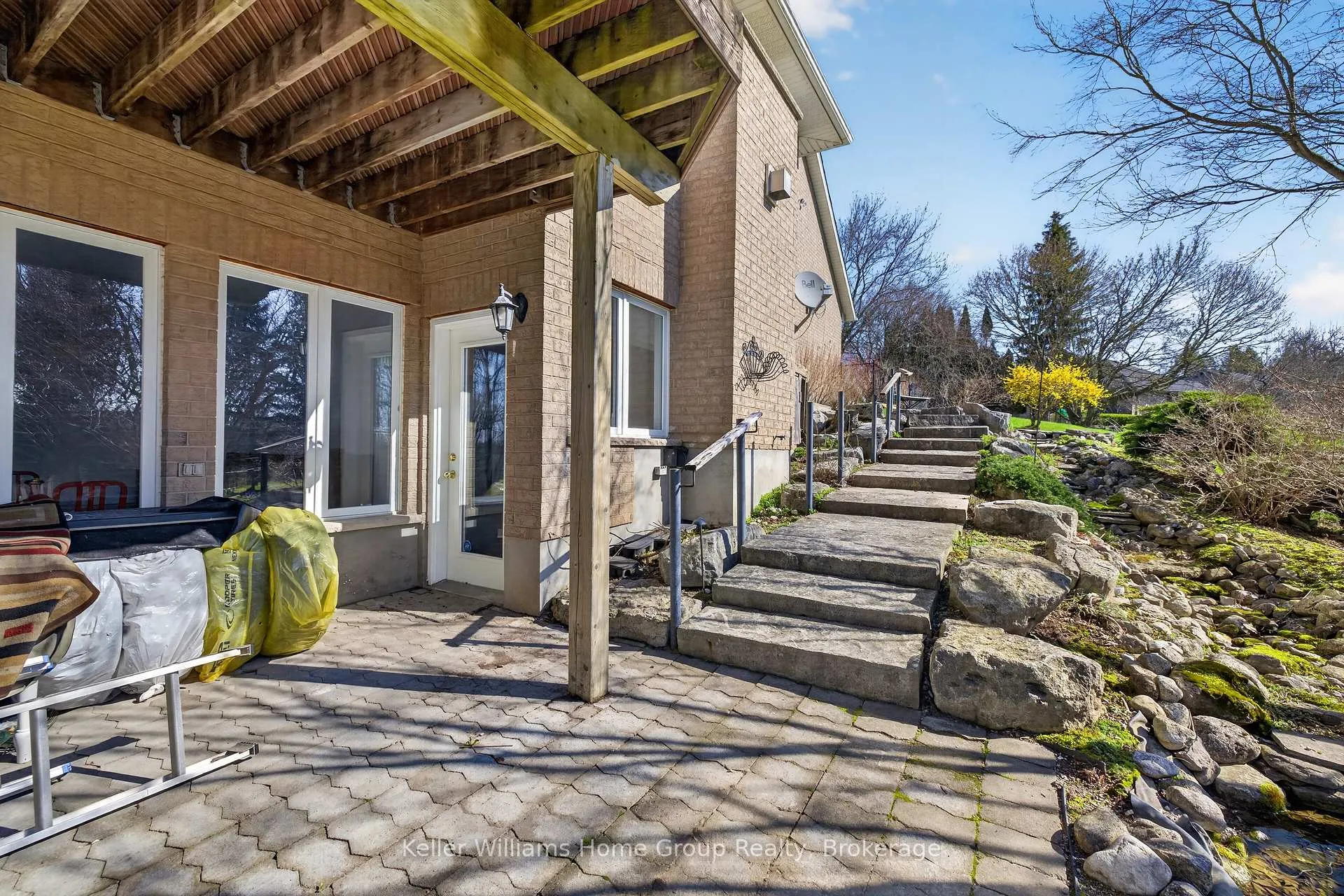 Photo 3 of Unit A, 23 Fox Run Drive, Puslinch, Rural Puslinch East — HOMEH