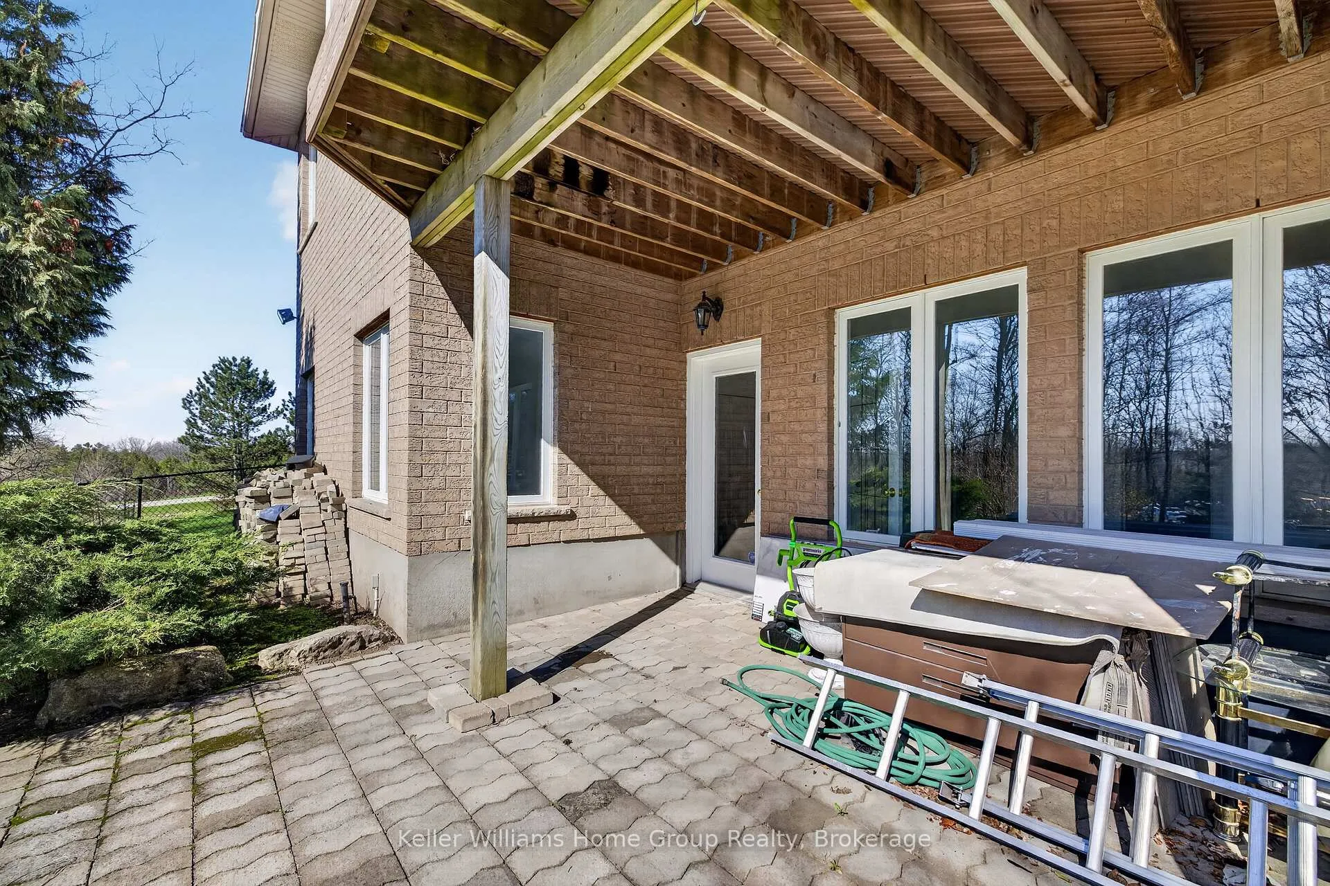 Photo 4 of Unit A, 23 Fox Run Drive, Puslinch, Rural Puslinch East — HOMEH