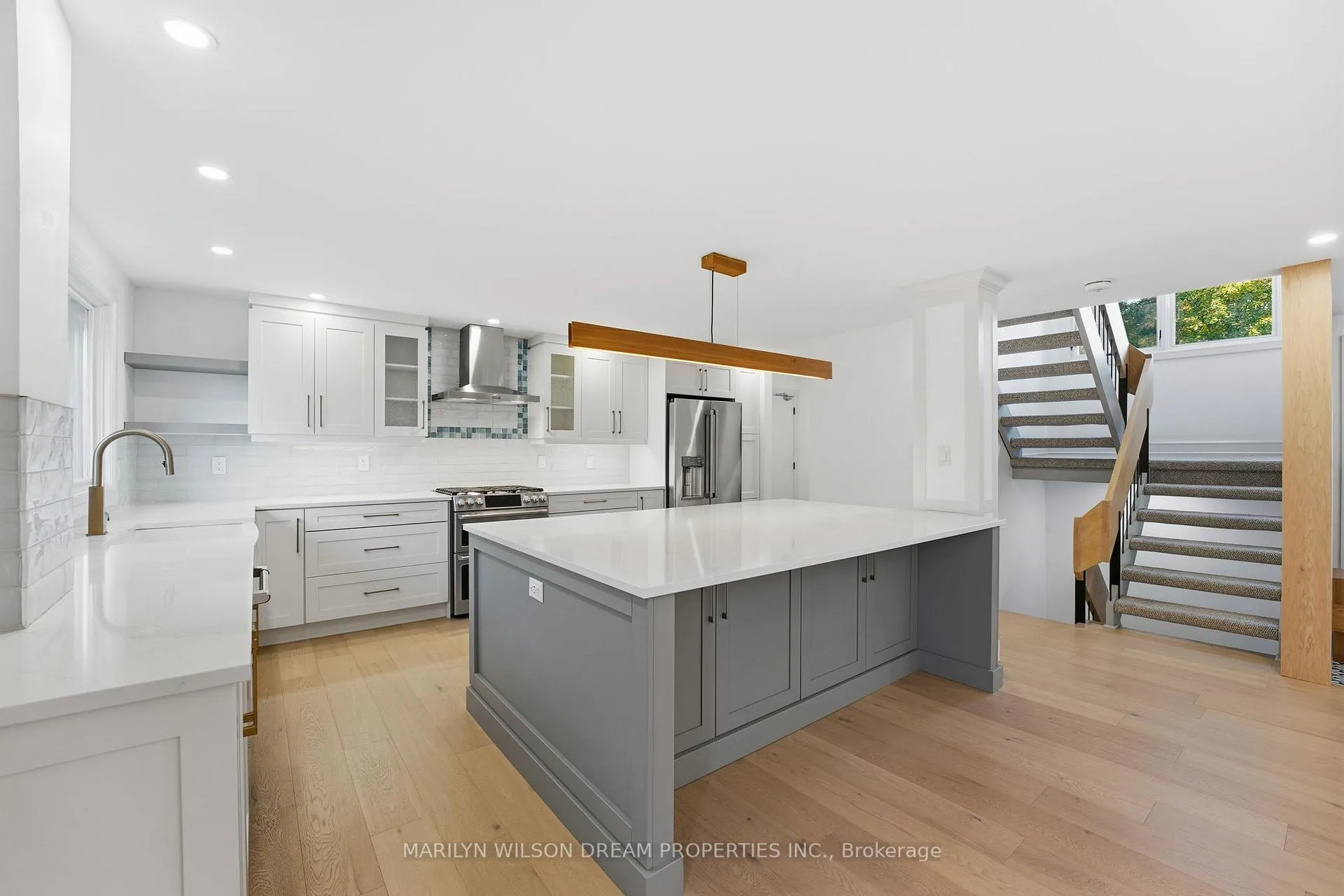Photo 14 of 33 Commanche Drive, Ottawa, City View/Skyline/Fisher Heights/Parkwood Hills — HOMEH