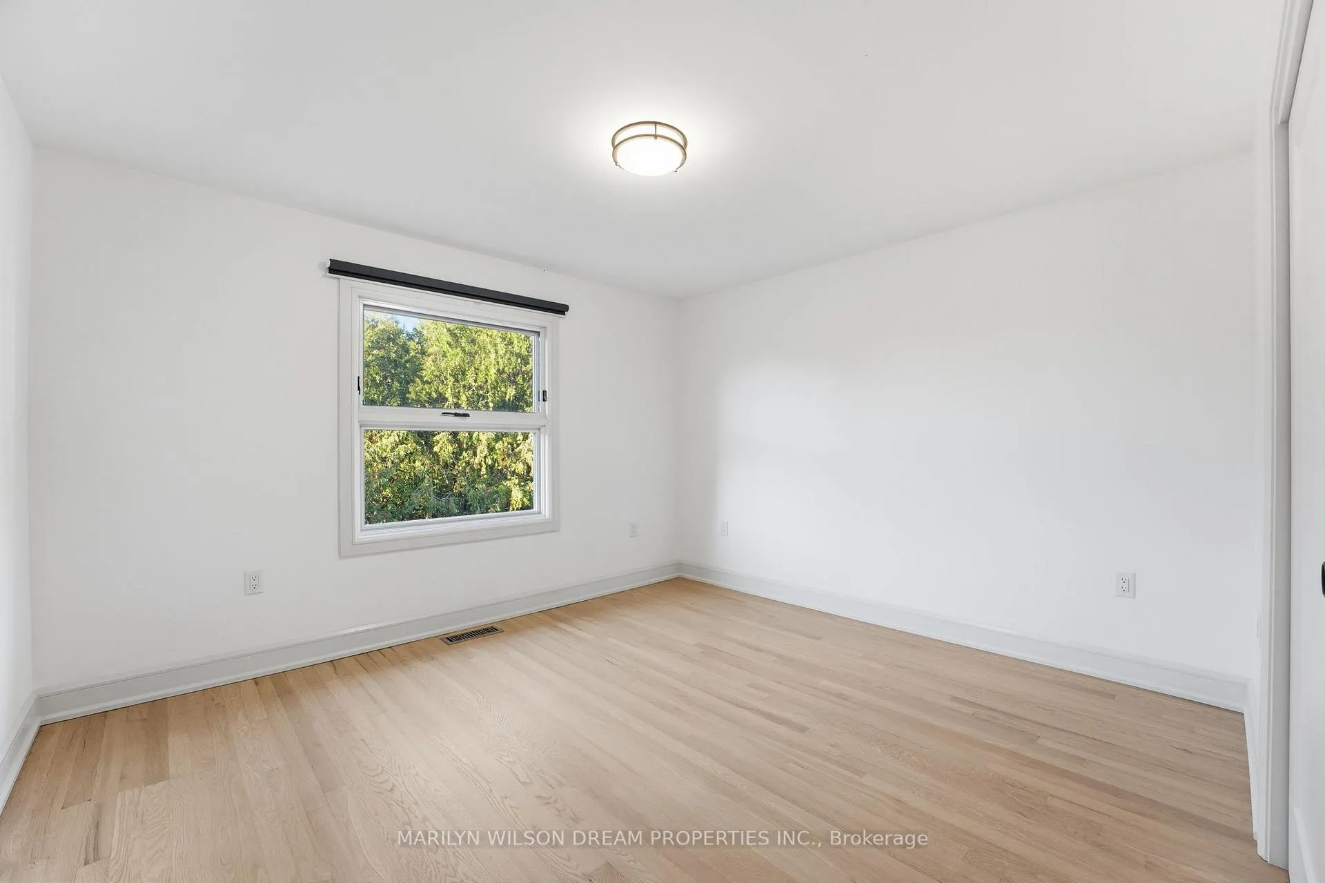 Photo 28 of 33 Commanche Drive, Ottawa, City View/Skyline/Fisher Heights/Parkwood Hills — HOMEH