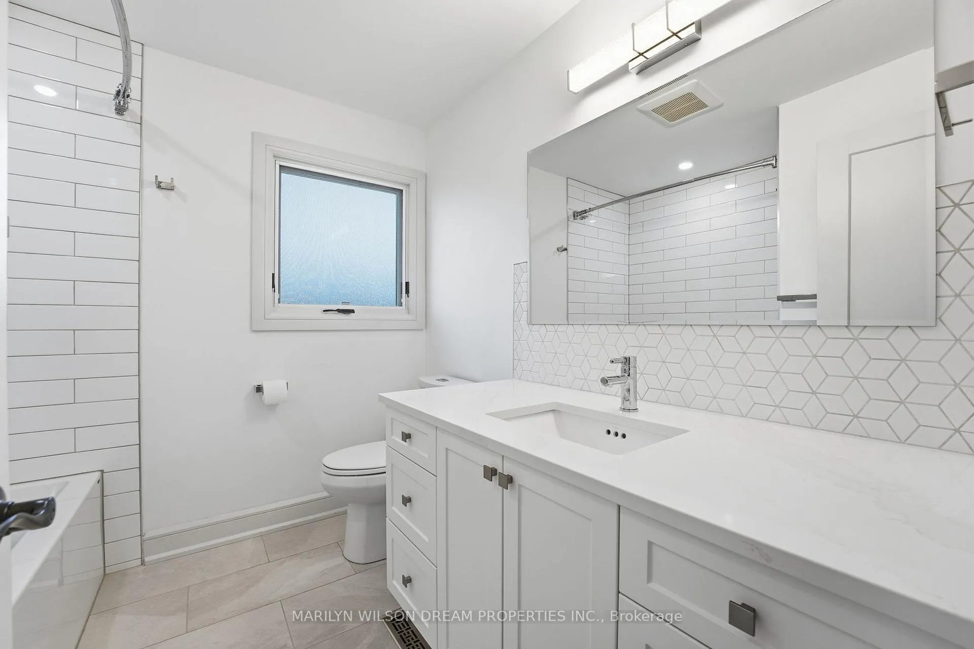 Photo 29 of 33 Commanche Drive, Ottawa, City View/Skyline/Fisher Heights/Parkwood Hills — HOMEH