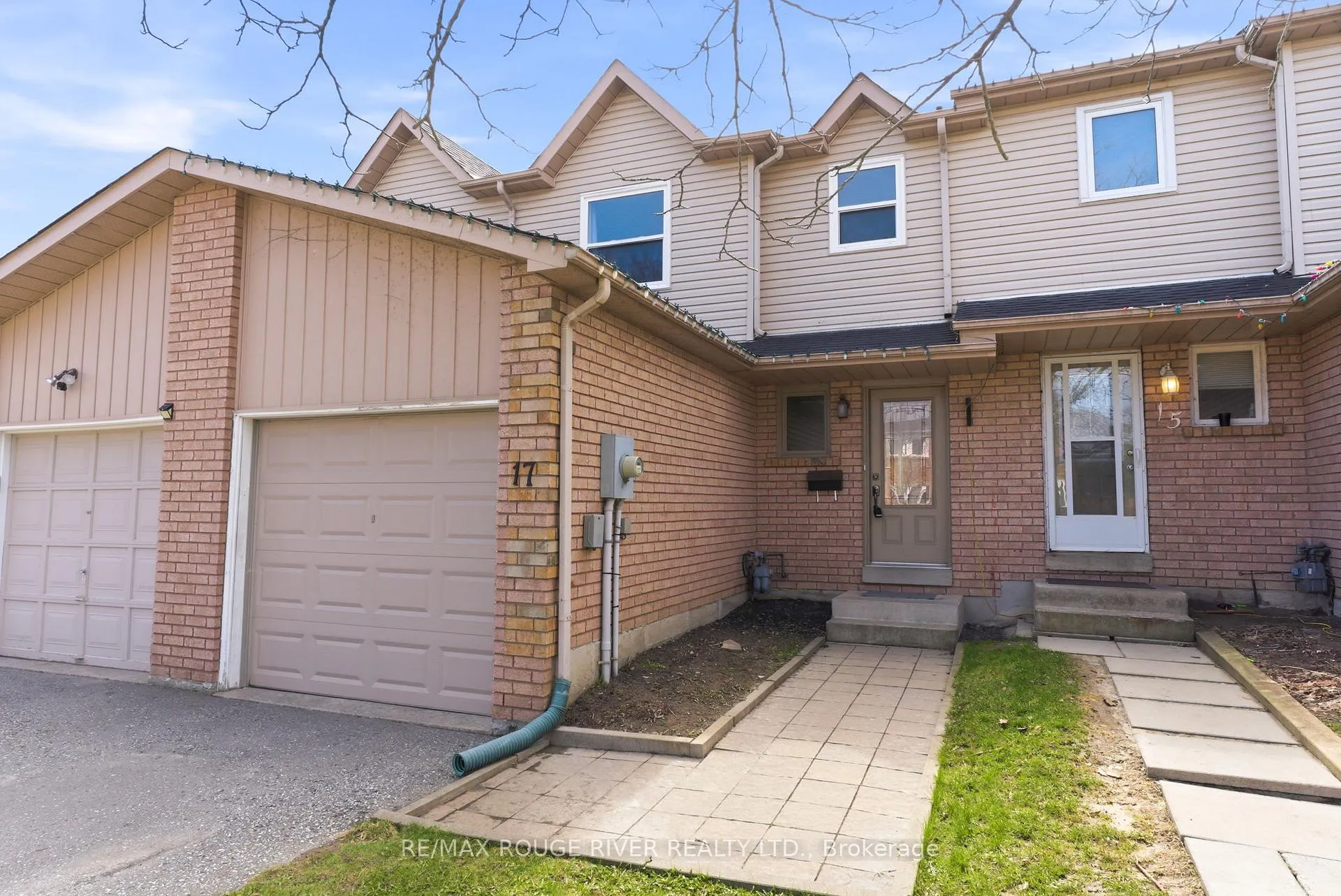 Photo 2 of 17 Elford Drive, Clarington, Bowmanville — HOMEH