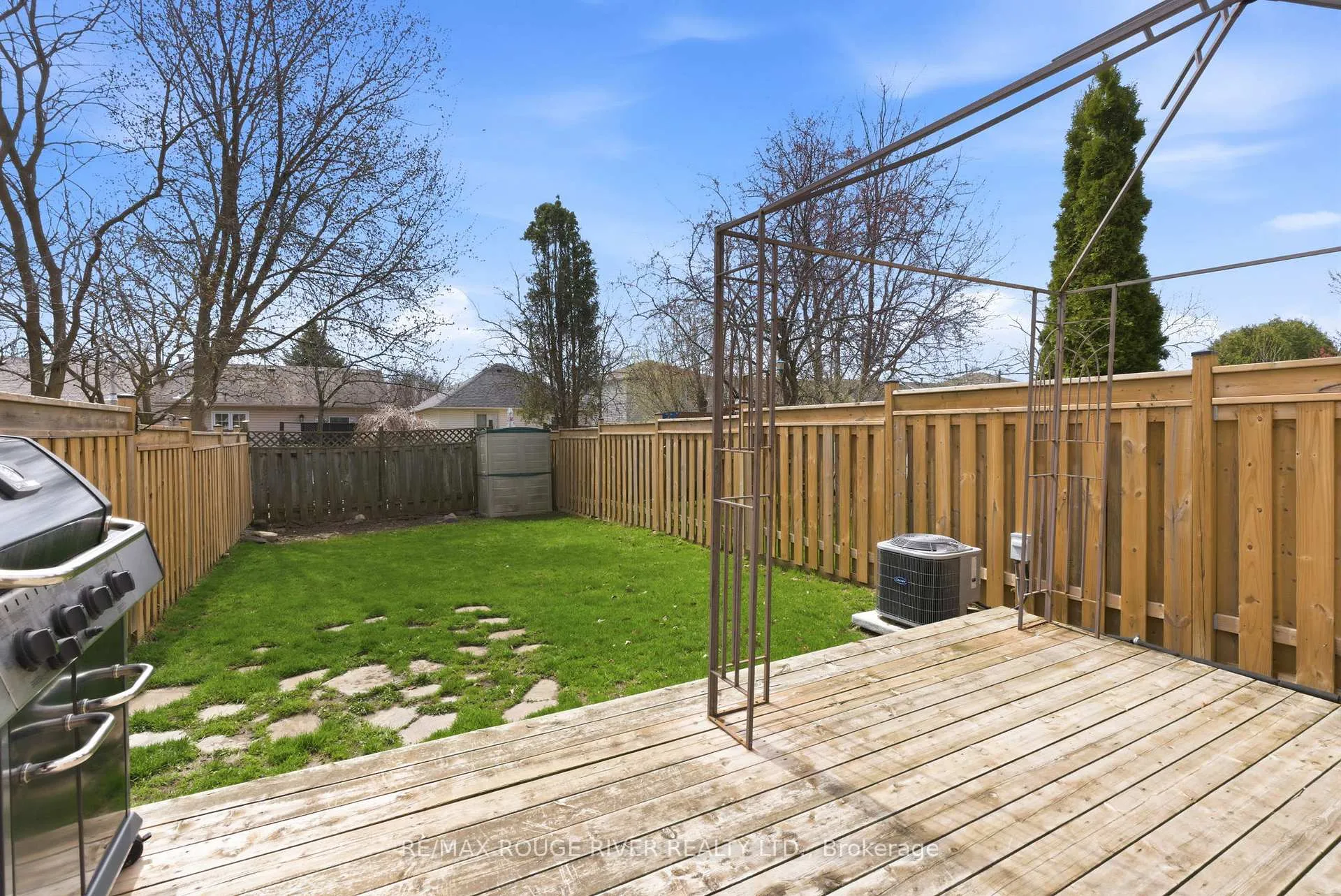 Photo 11 of 17 Elford Drive, Clarington, Bowmanville — HOMEH