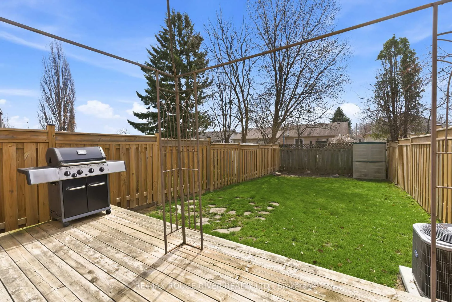 Photo 12 of 17 Elford Drive, Clarington, Bowmanville — HOMEH