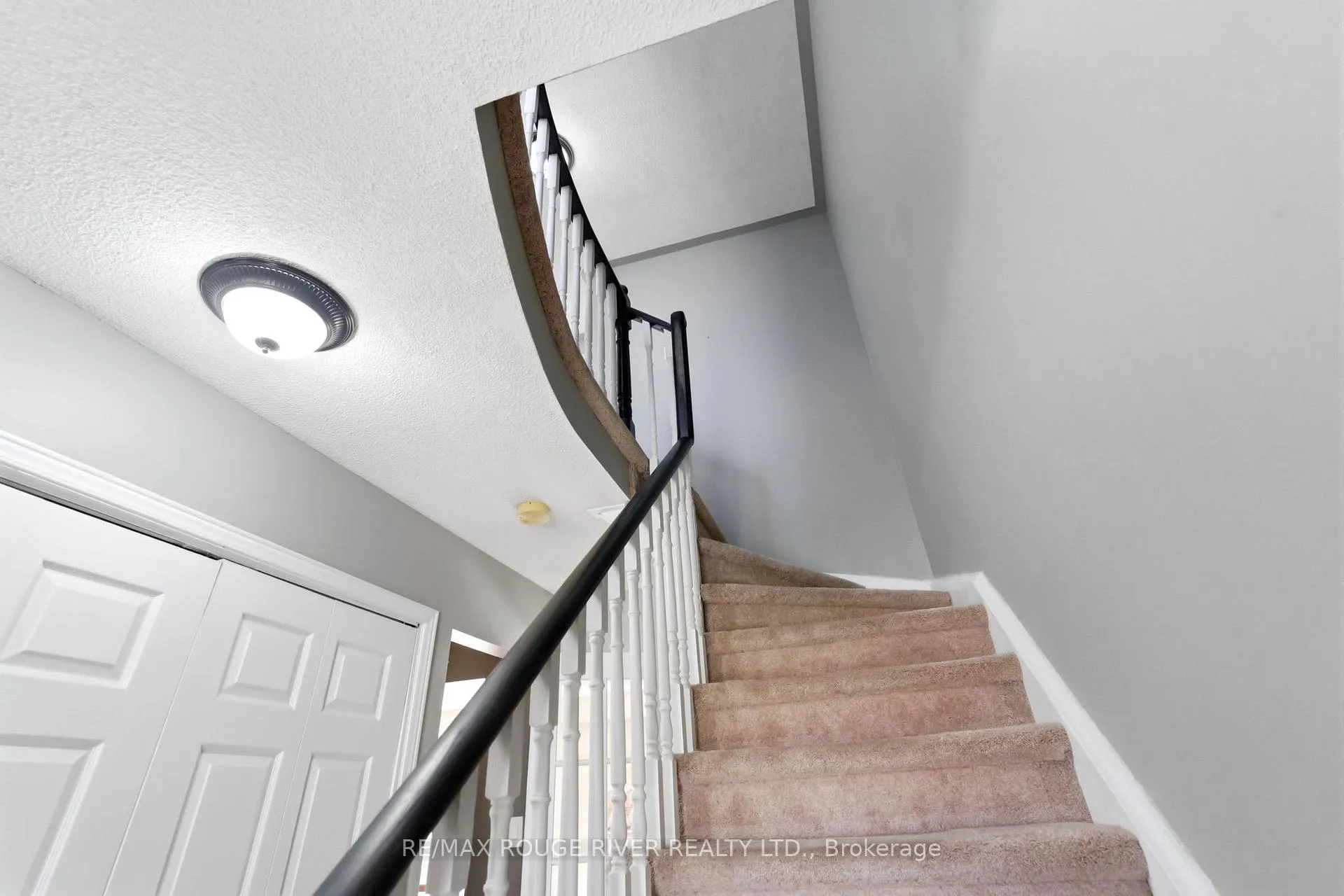 Photo 16 of 17 Elford Drive, Clarington, Bowmanville — HOMEH