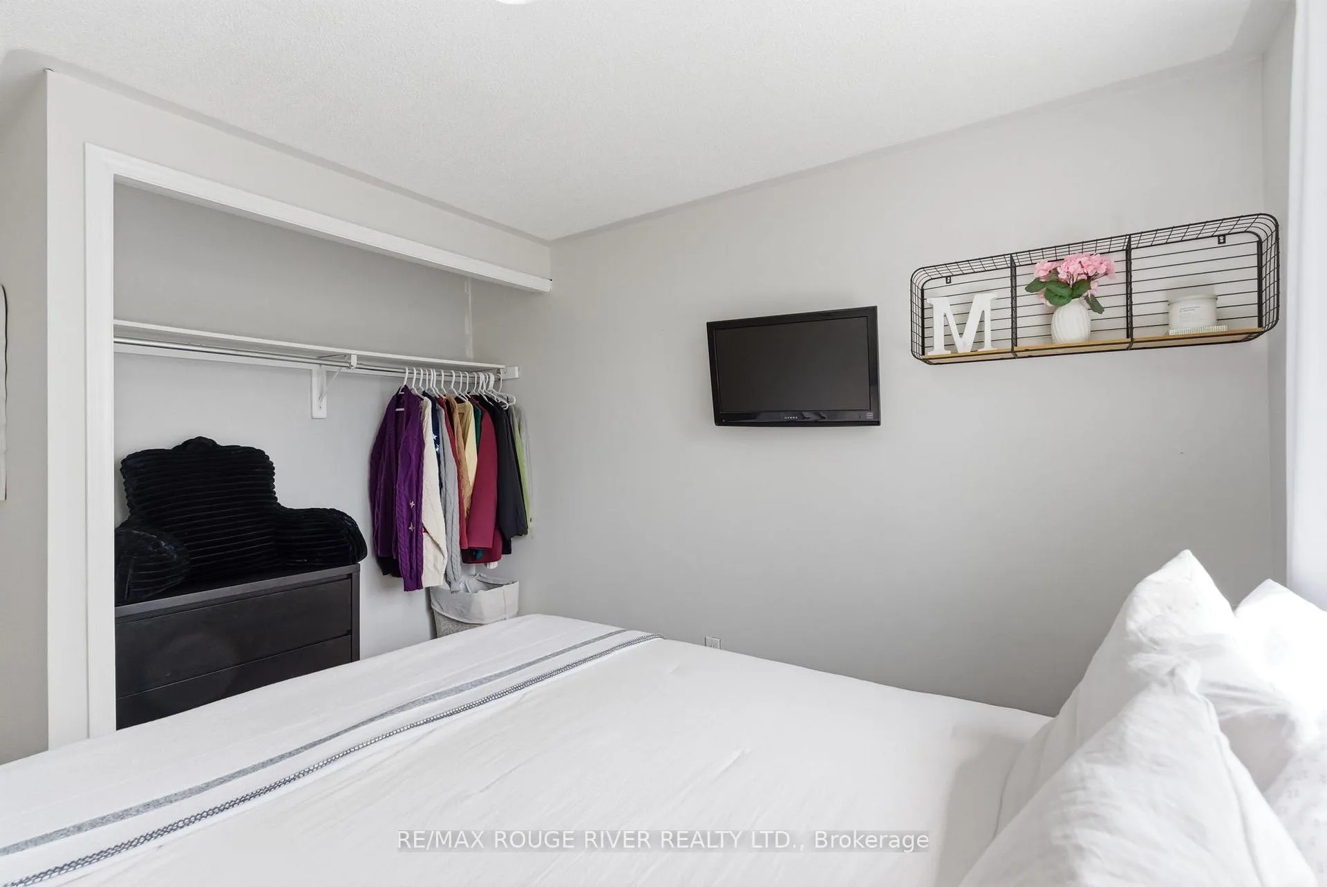 Photo 21 of 17 Elford Drive, Clarington, Bowmanville — HOMEH