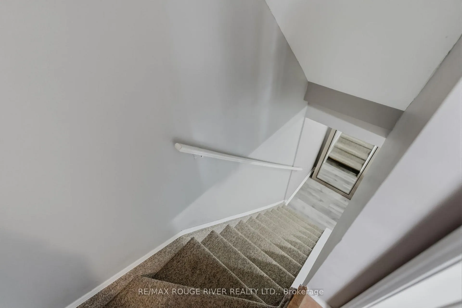 Photo 24 of 17 Elford Drive, Clarington, Bowmanville — HOMEH