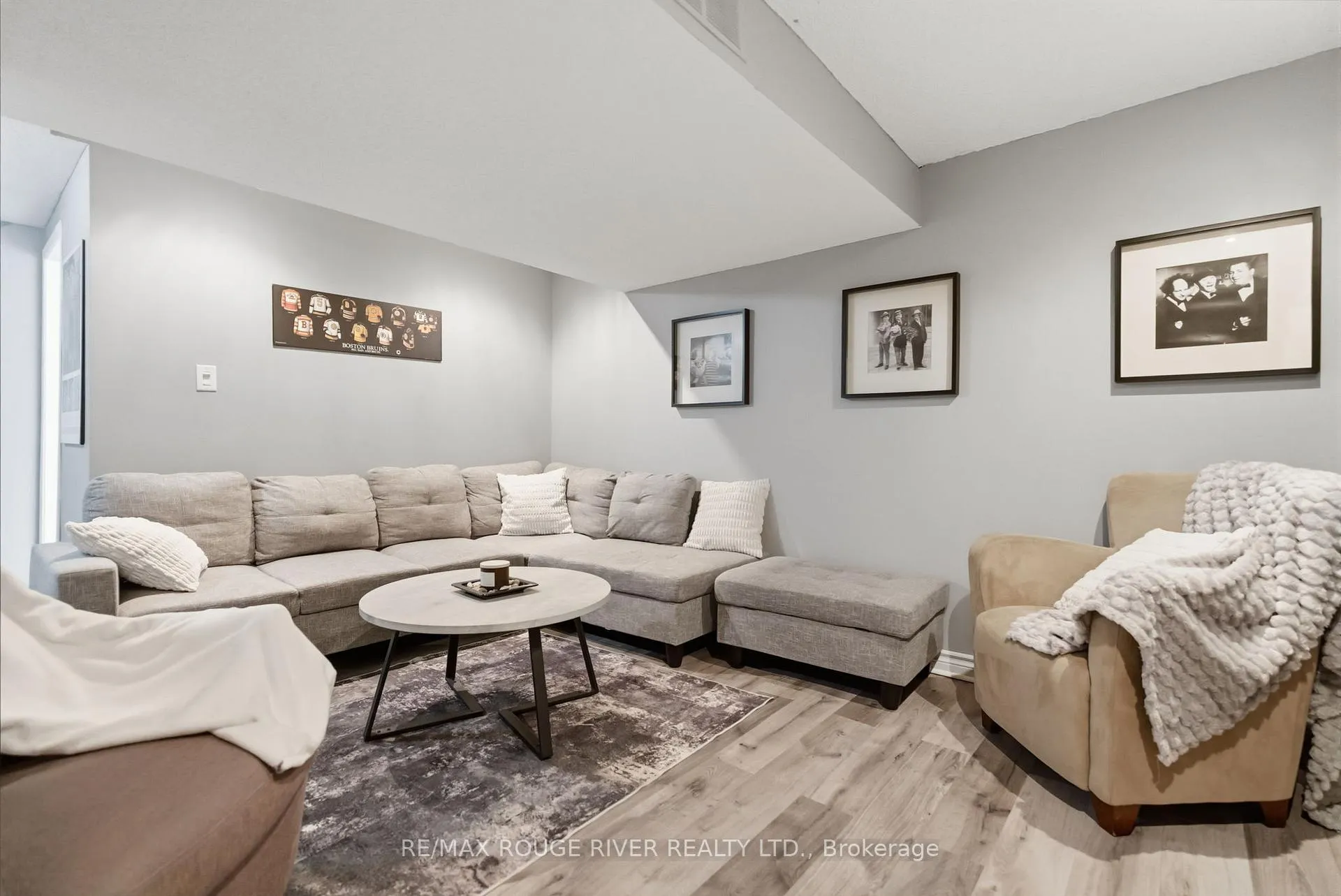 Photo 26 of 17 Elford Drive, Clarington, Bowmanville — HOMEH