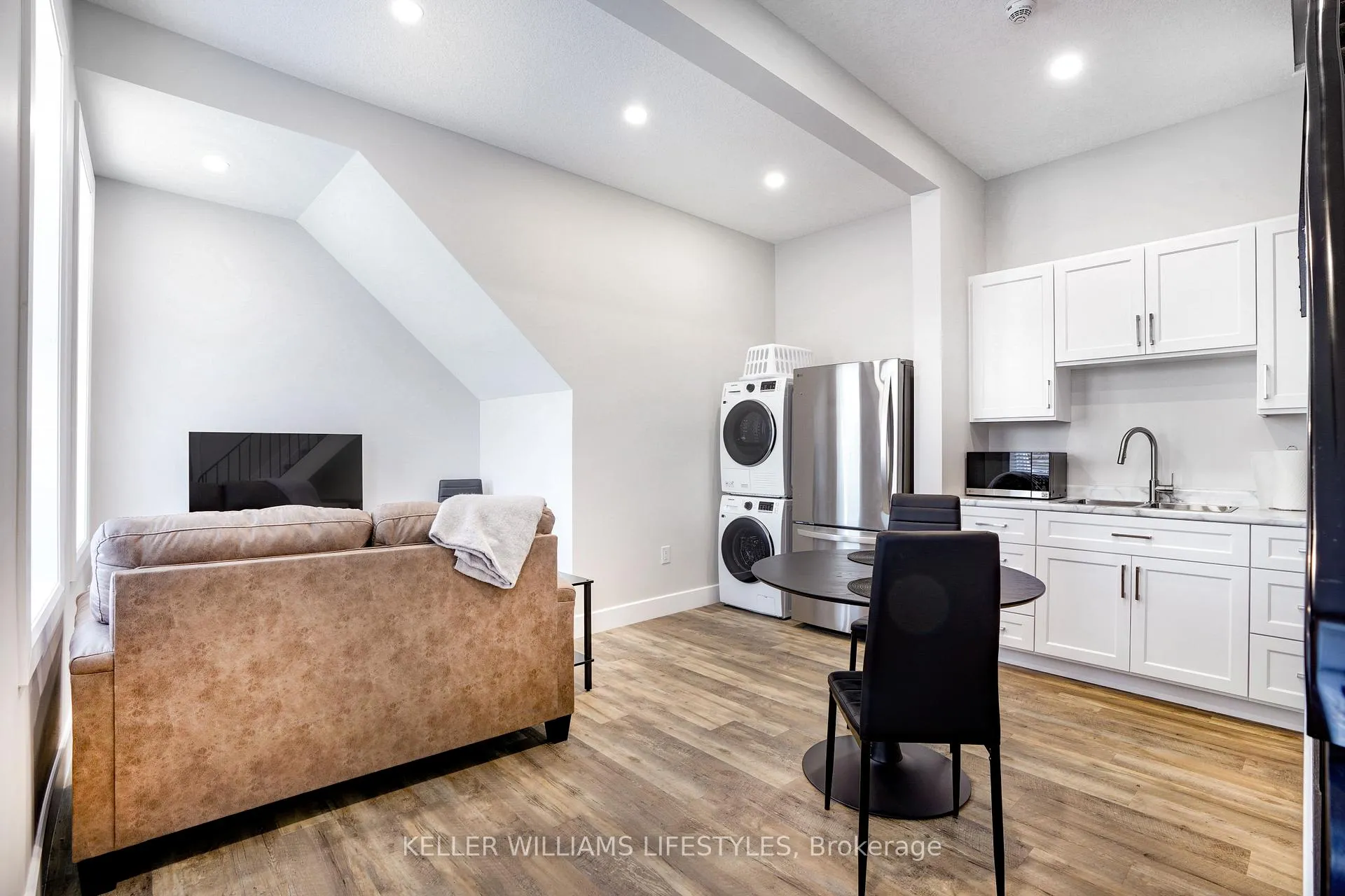 Photo 12 of Unit 10, 537 Talbot Street, St. Thomas — HOMEH
