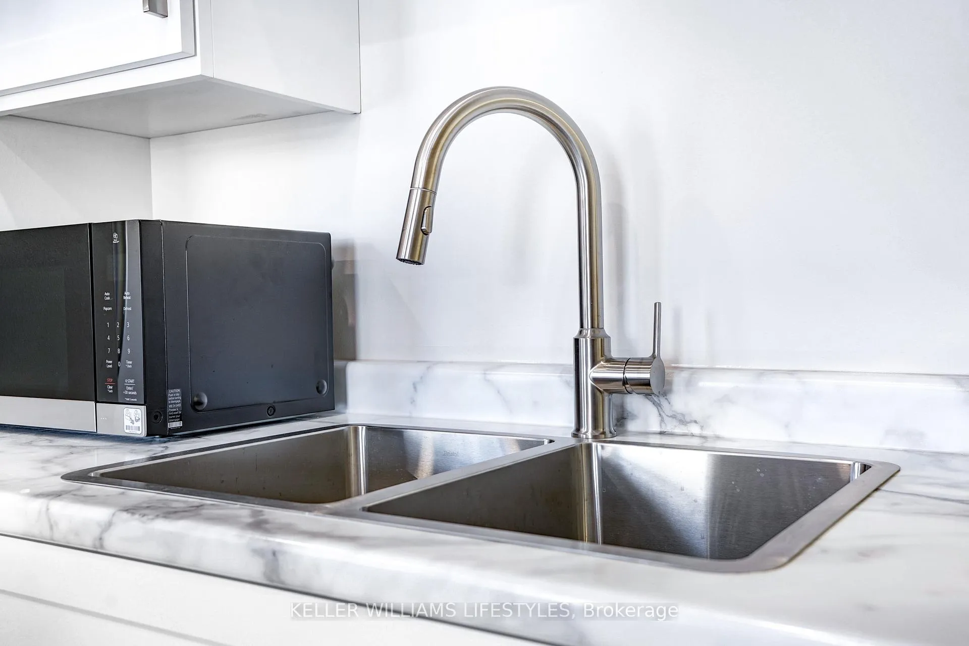 Photo 14 of Unit 10, 537 Talbot Street, St. Thomas — HOMEH