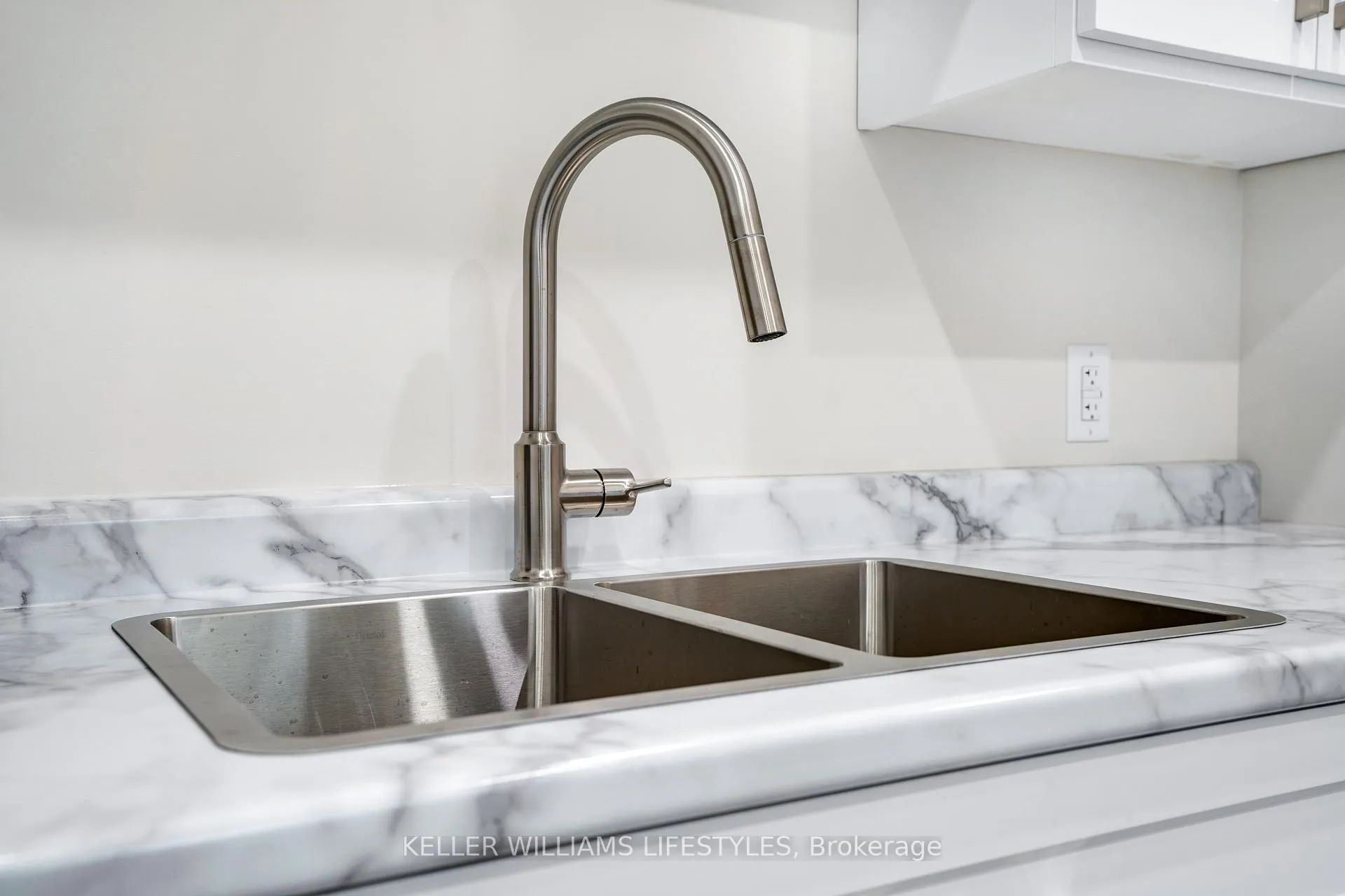 Photo 14 of Unit 5, 537 Talbot Street, St. Thomas — HOMEH