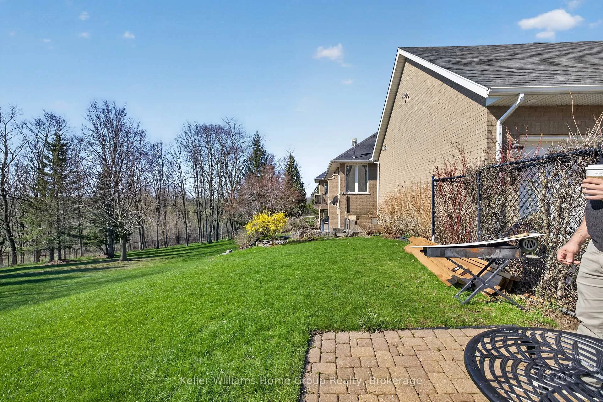 Photo 5 of Unit B, 23 Fox Run Drive, Puslinch, Rural Puslinch East — HOMEH