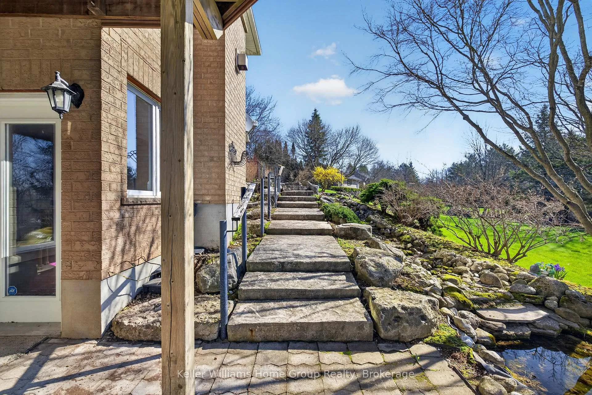 Photo 8 of Unit B, 23 Fox Run Drive, Puslinch, Rural Puslinch East — HOMEH