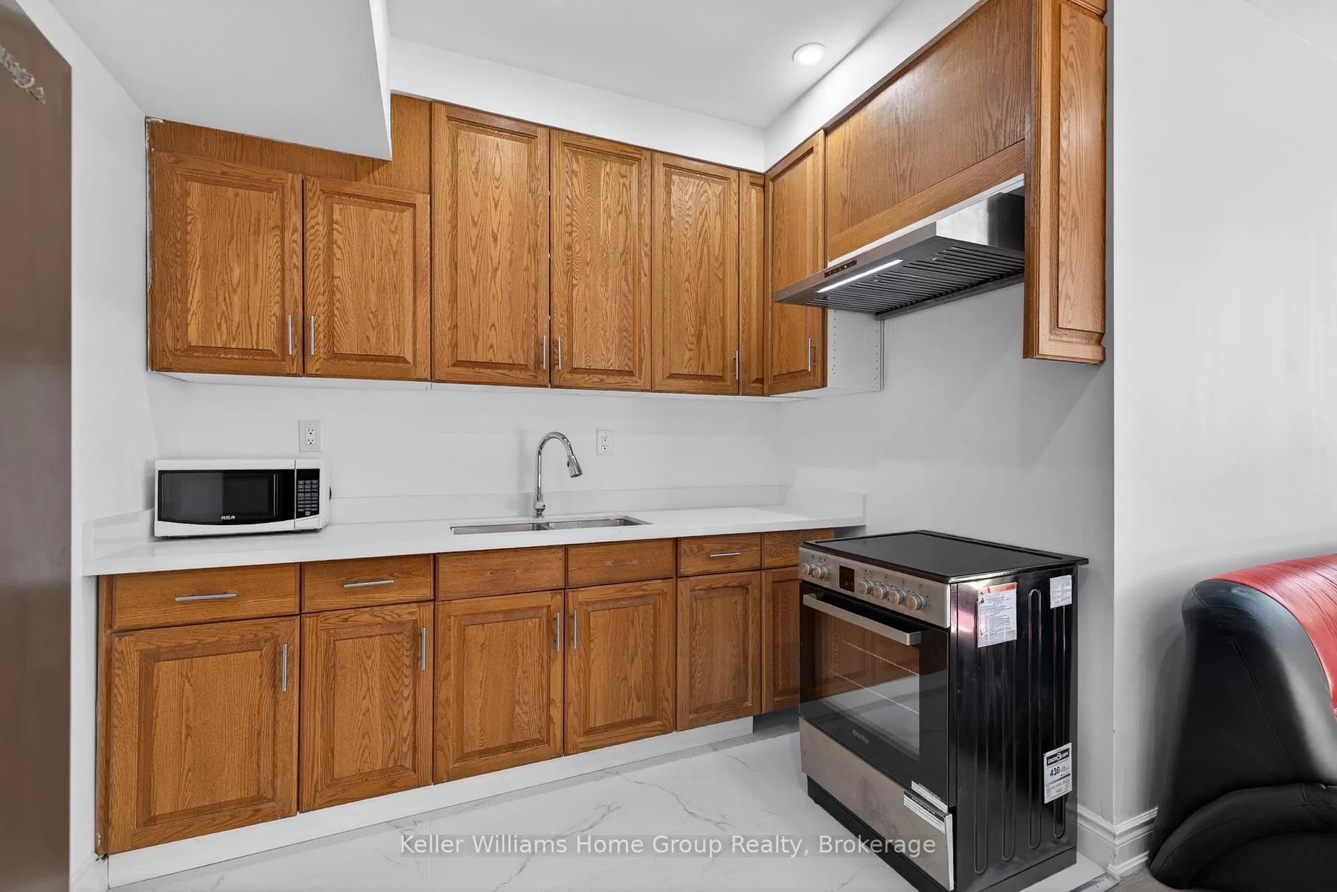 Photo 14 of Unit B, 23 Fox Run Drive, Puslinch, Rural Puslinch East — HOMEH