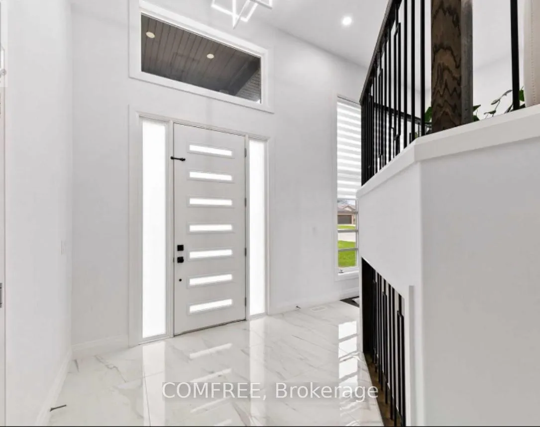 Photo 3 of 2927 Clemenceau Boulevard, Windsor — HOMEH