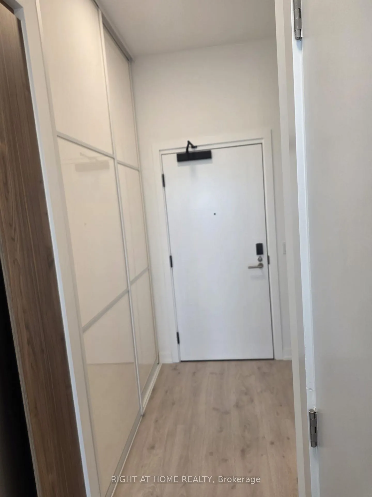 Photo 2 of Unit 440, 2501 Saw Whet Boulevard, Oakville, Glen Abbey — HOMEH