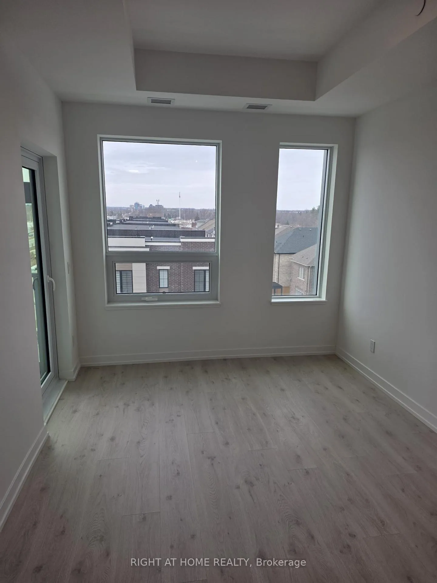 Photo 4 of Unit 440, 2501 Saw Whet Boulevard, Oakville, Glen Abbey — HOMEH