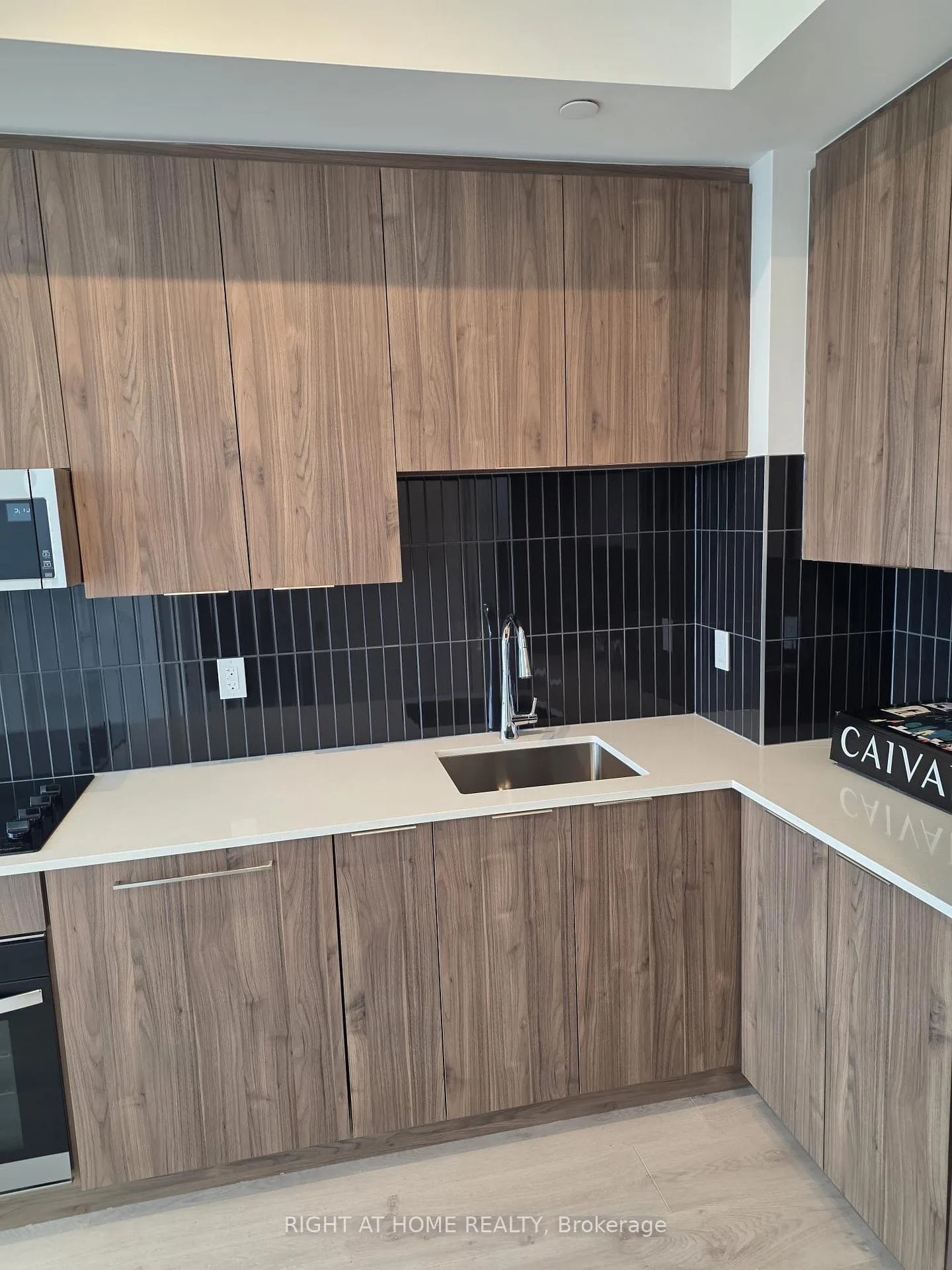 Photo 6 of Unit 440, 2501 Saw Whet Boulevard, Oakville, Glen Abbey — HOMEH