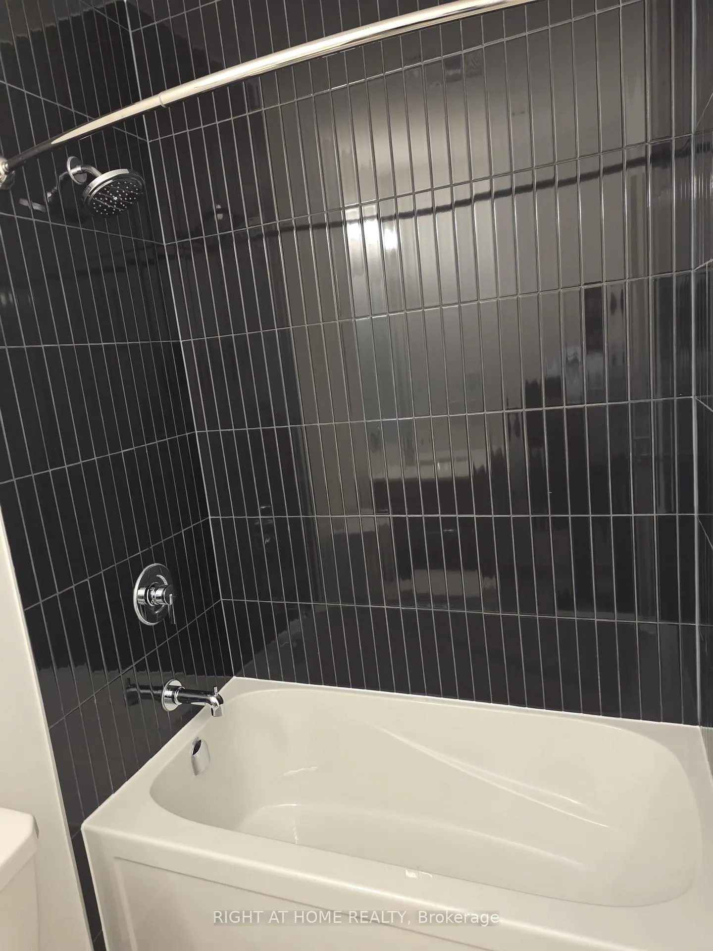 Photo 9 of Unit 440, 2501 Saw Whet Boulevard, Oakville, Glen Abbey — HOMEH