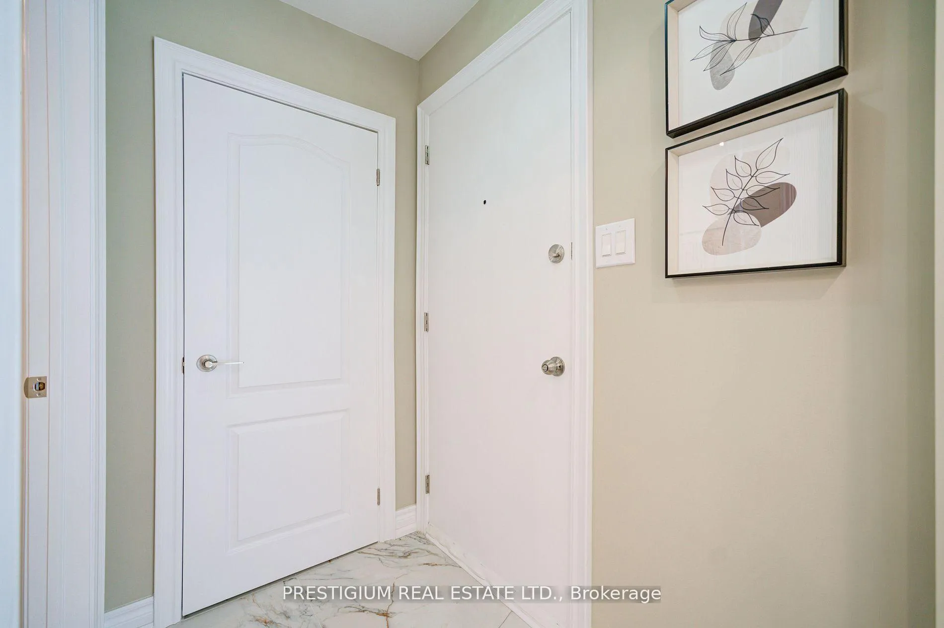 Photo 4 of Unit Upper Level, 6 Willis Drive, Brampton, Brampton East — HOMEH