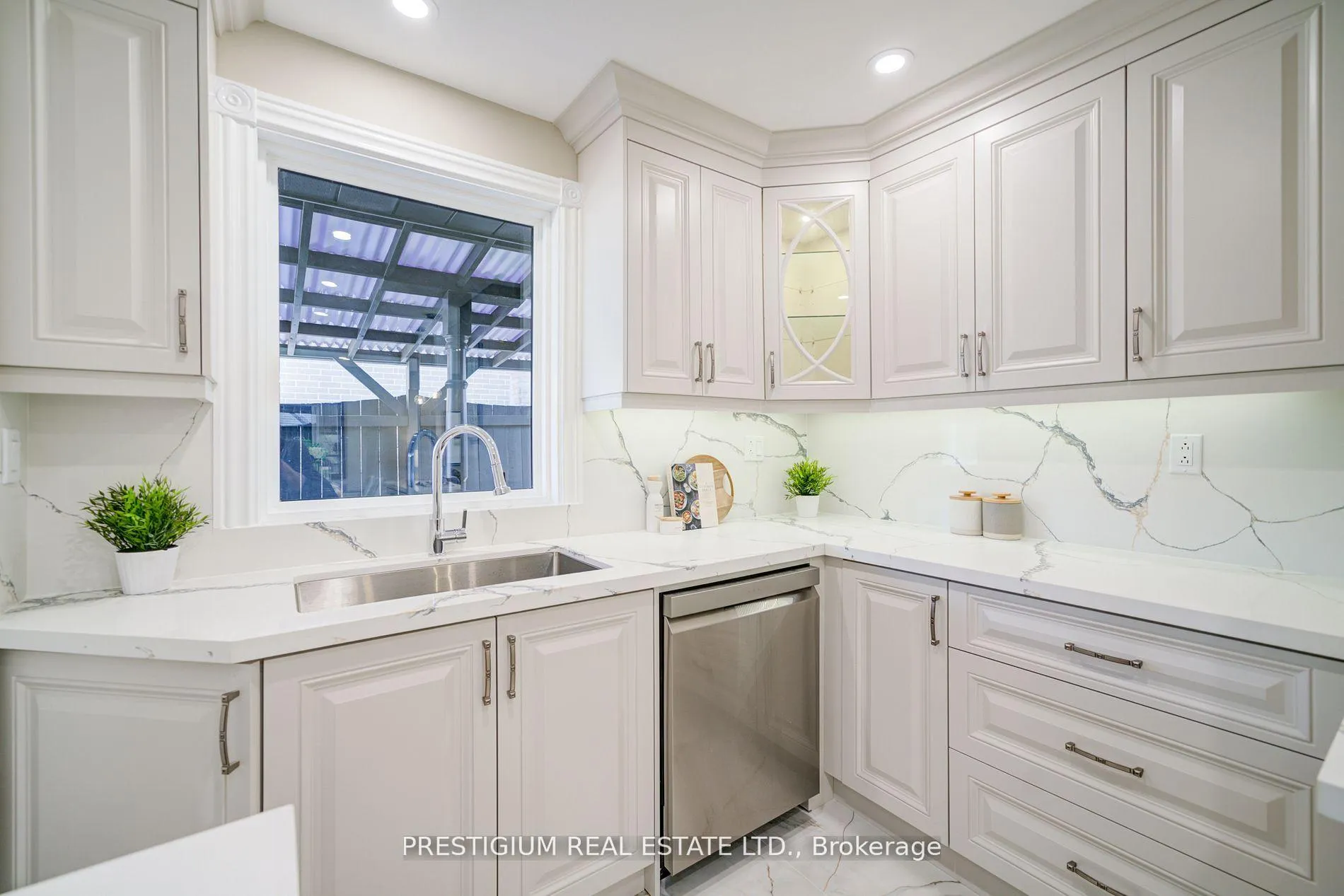 Photo 18 of Unit Upper Level, 6 Willis Drive, Brampton, Brampton East — HOMEH