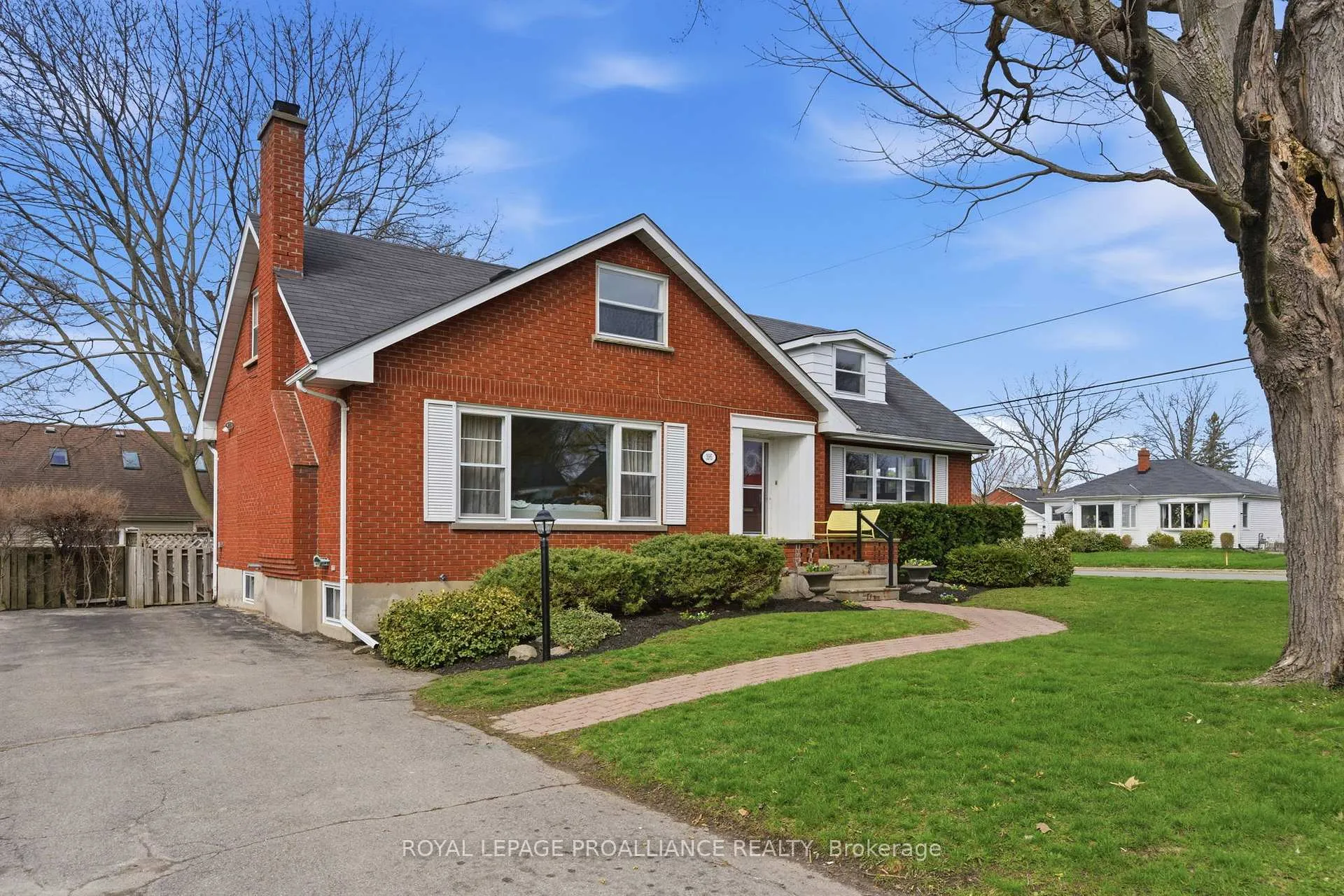 Photo 3 of 395 Henry Street, Cobourg — HOMEH