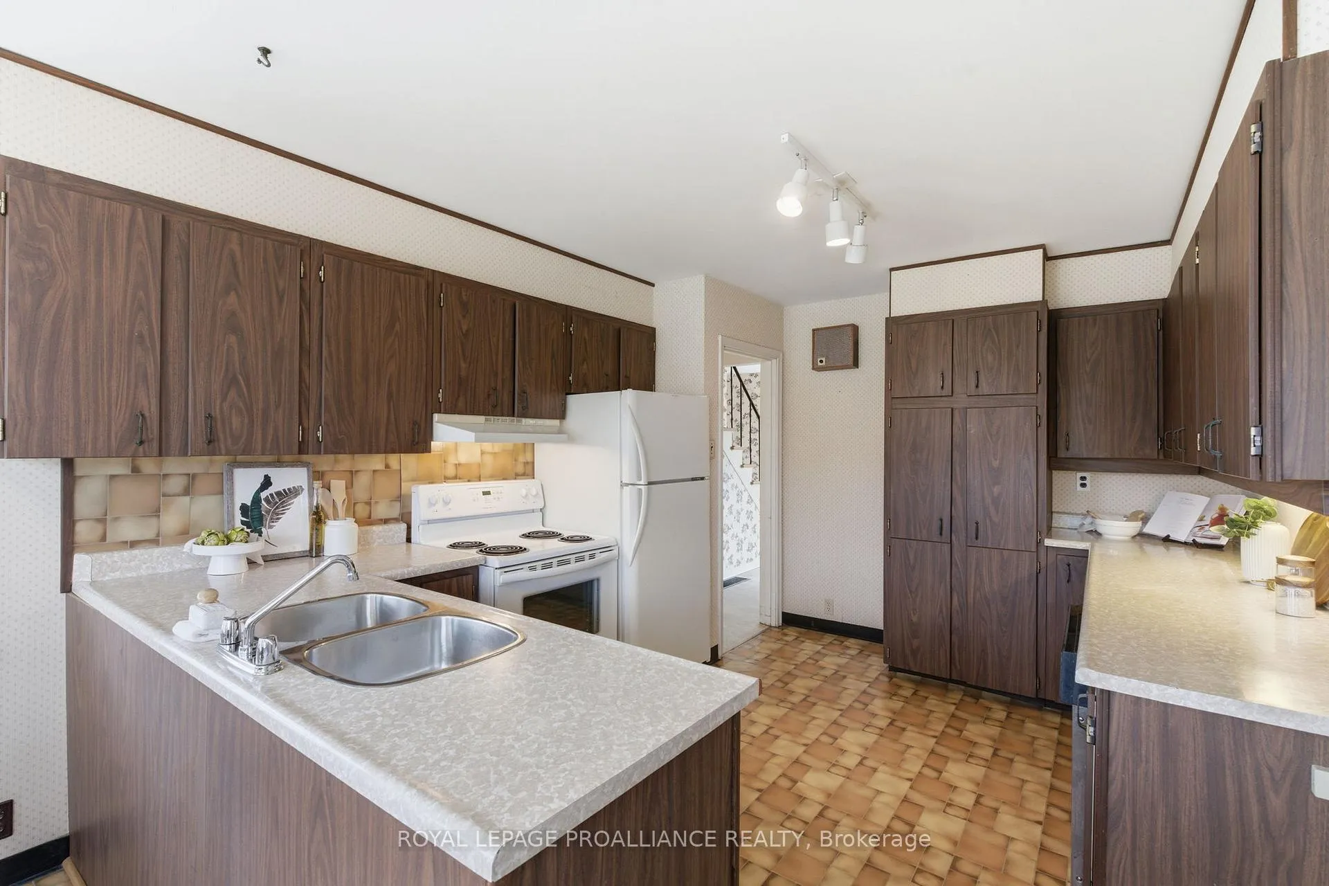 Photo 16 of 395 Henry Street, Cobourg — HOMEH
