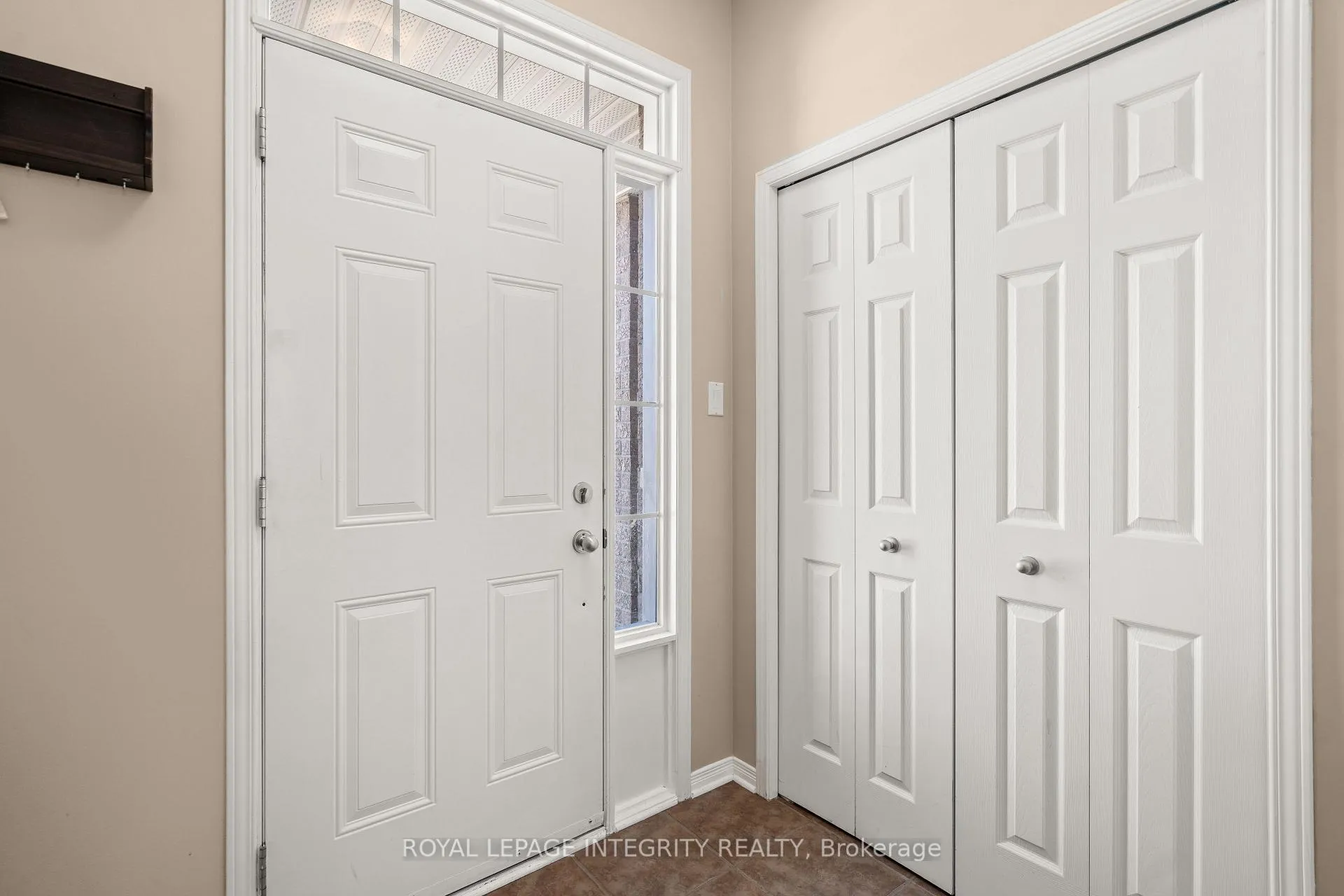 Photo 2 of 722 Nakina Way, Ottawa, Riverside South/Gloucester Glen — HOMEH