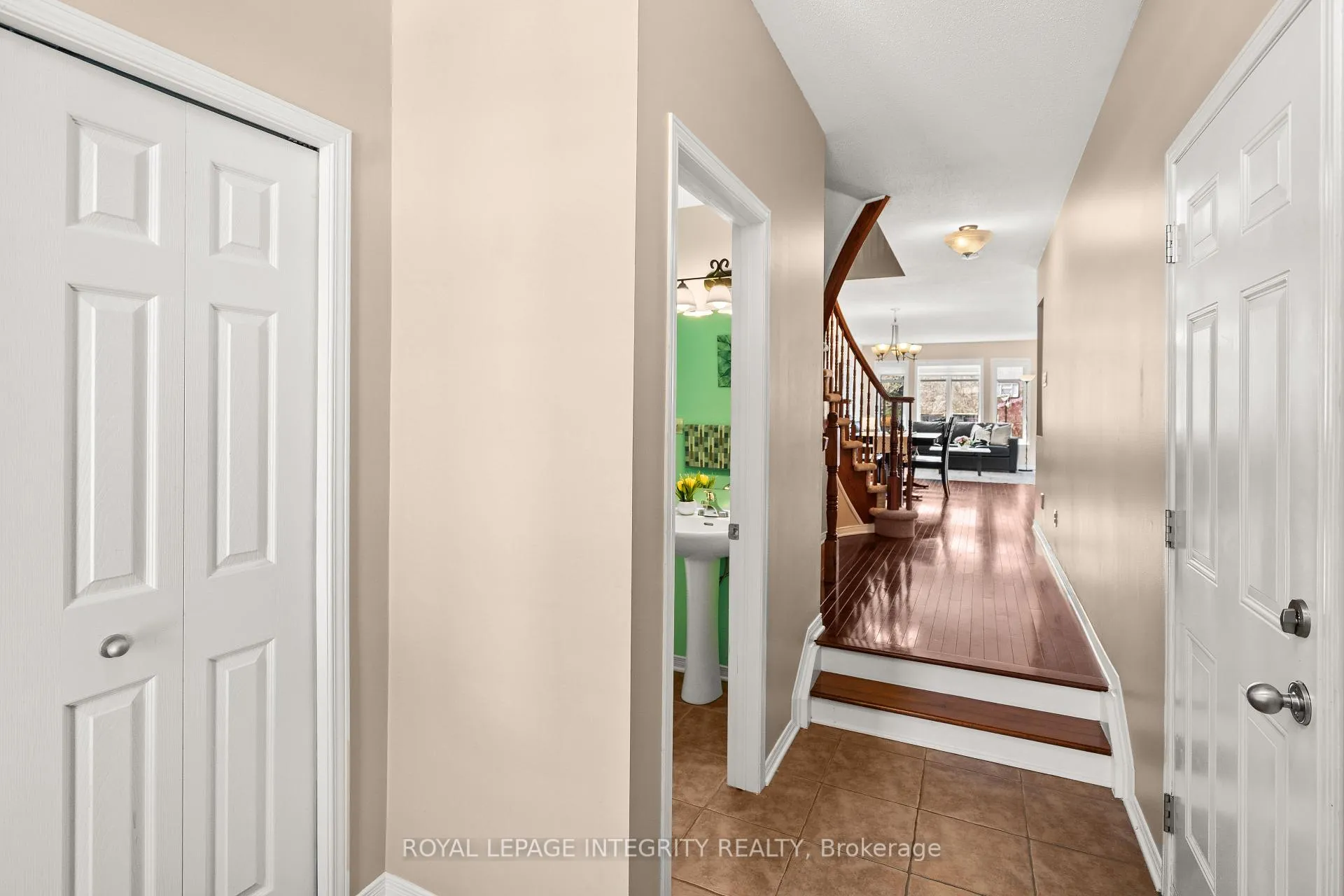 Photo 3 of 722 Nakina Way, Ottawa, Riverside South/Gloucester Glen — HOMEH