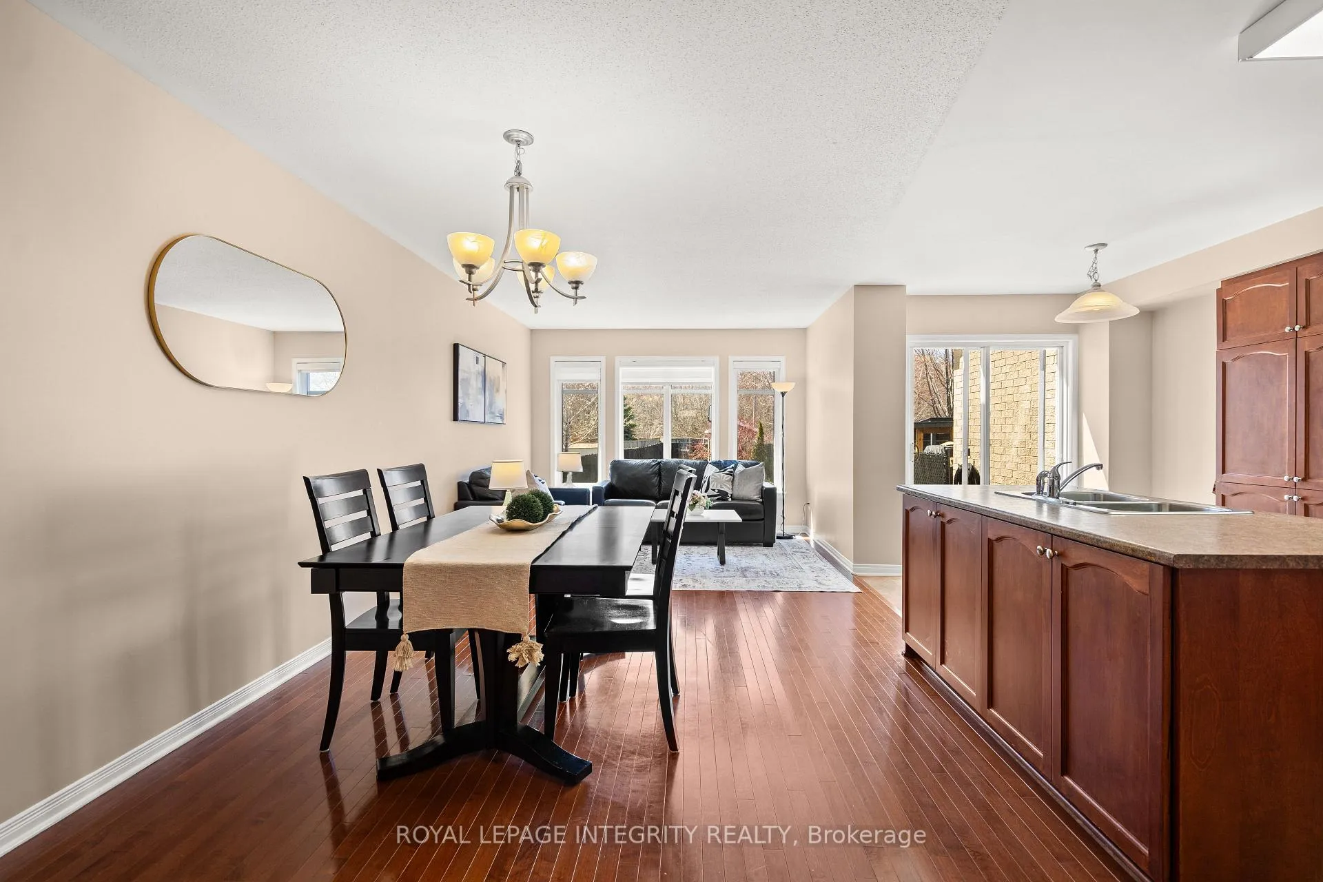 Photo 6 of 722 Nakina Way, Ottawa, Riverside South/Gloucester Glen — HOMEH