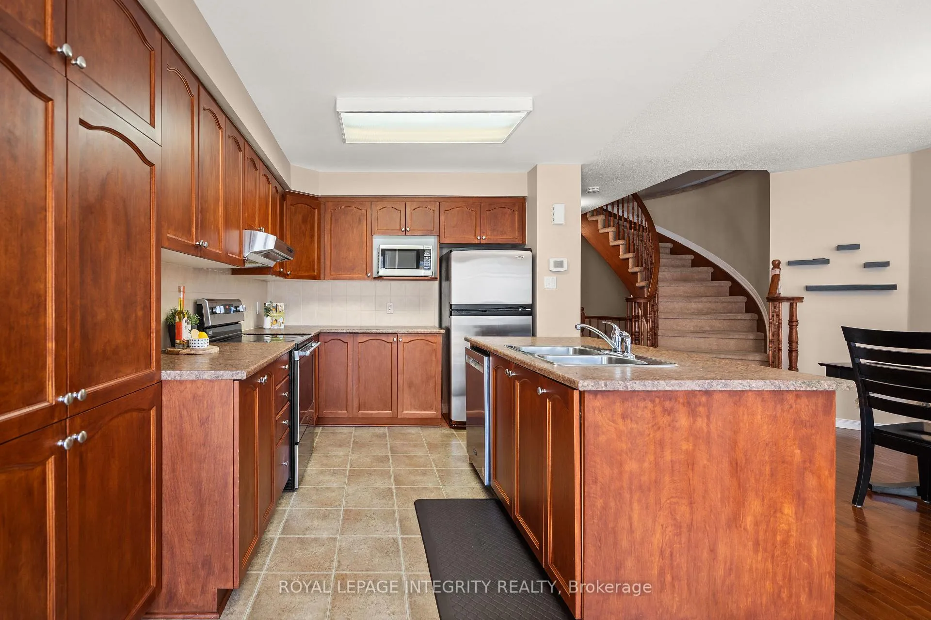 Photo 9 of 722 Nakina Way, Ottawa, Riverside South/Gloucester Glen — HOMEH