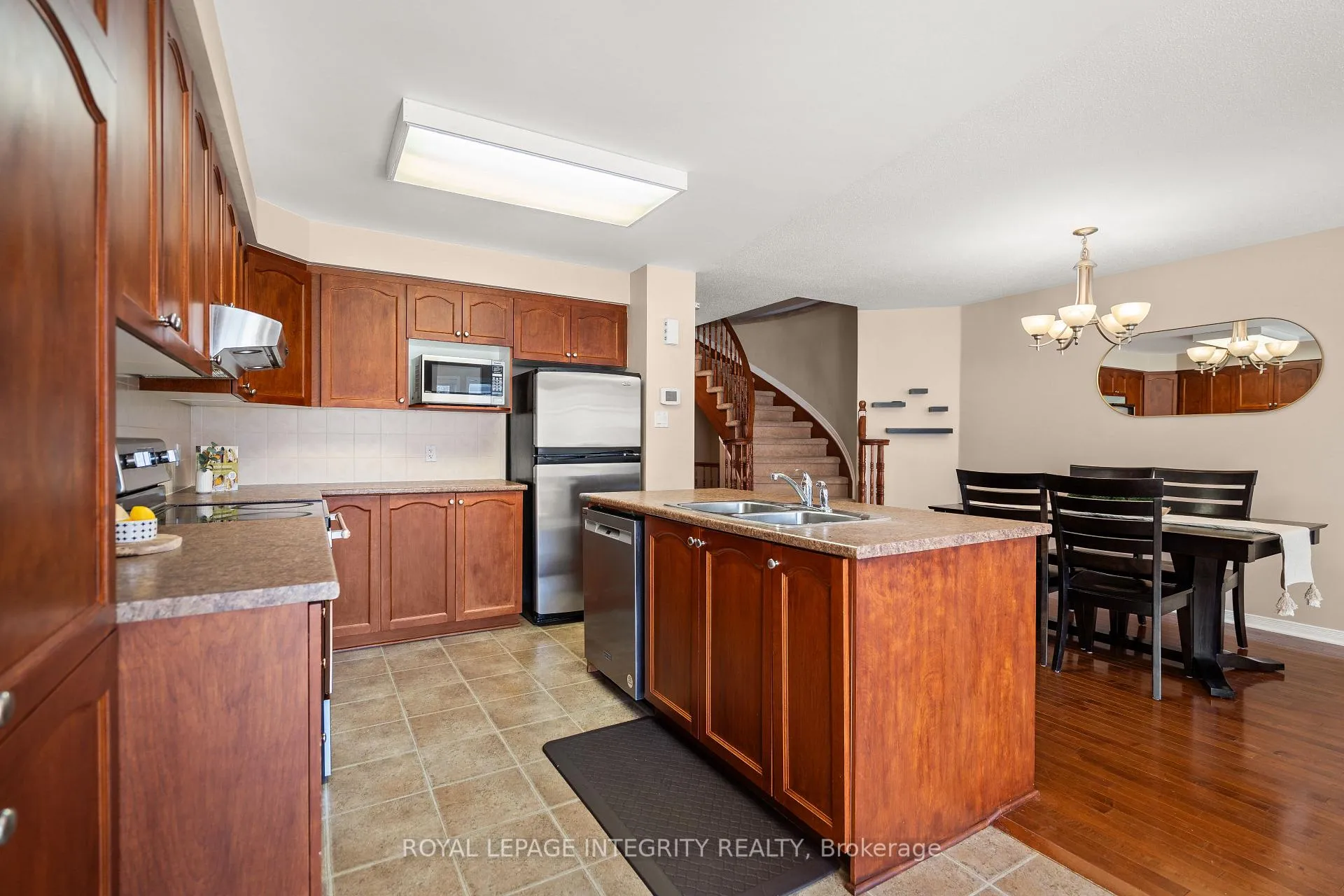 Photo 10 of 722 Nakina Way, Ottawa, Riverside South/Gloucester Glen — HOMEH
