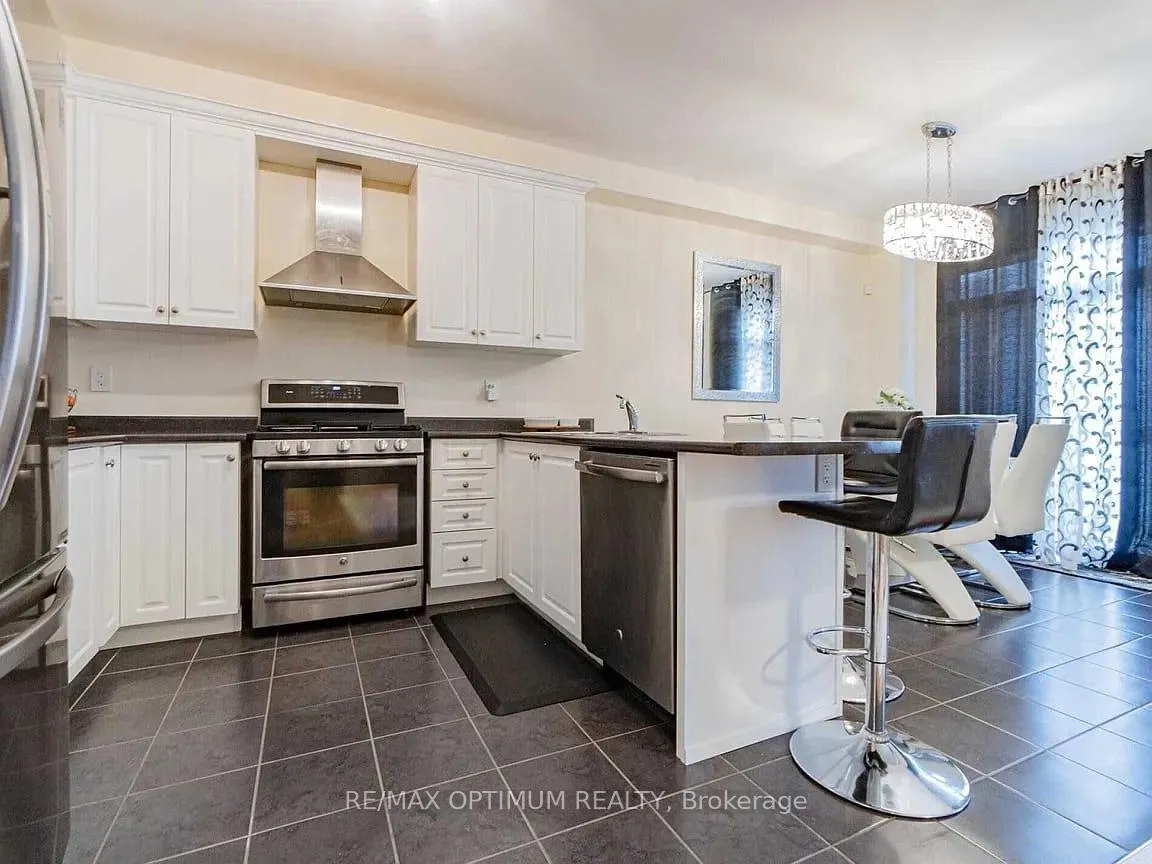 Photo 5 of Unit (Upper), 93 Padbury Trail, Brampton, Northwest Brampton — HOMEH