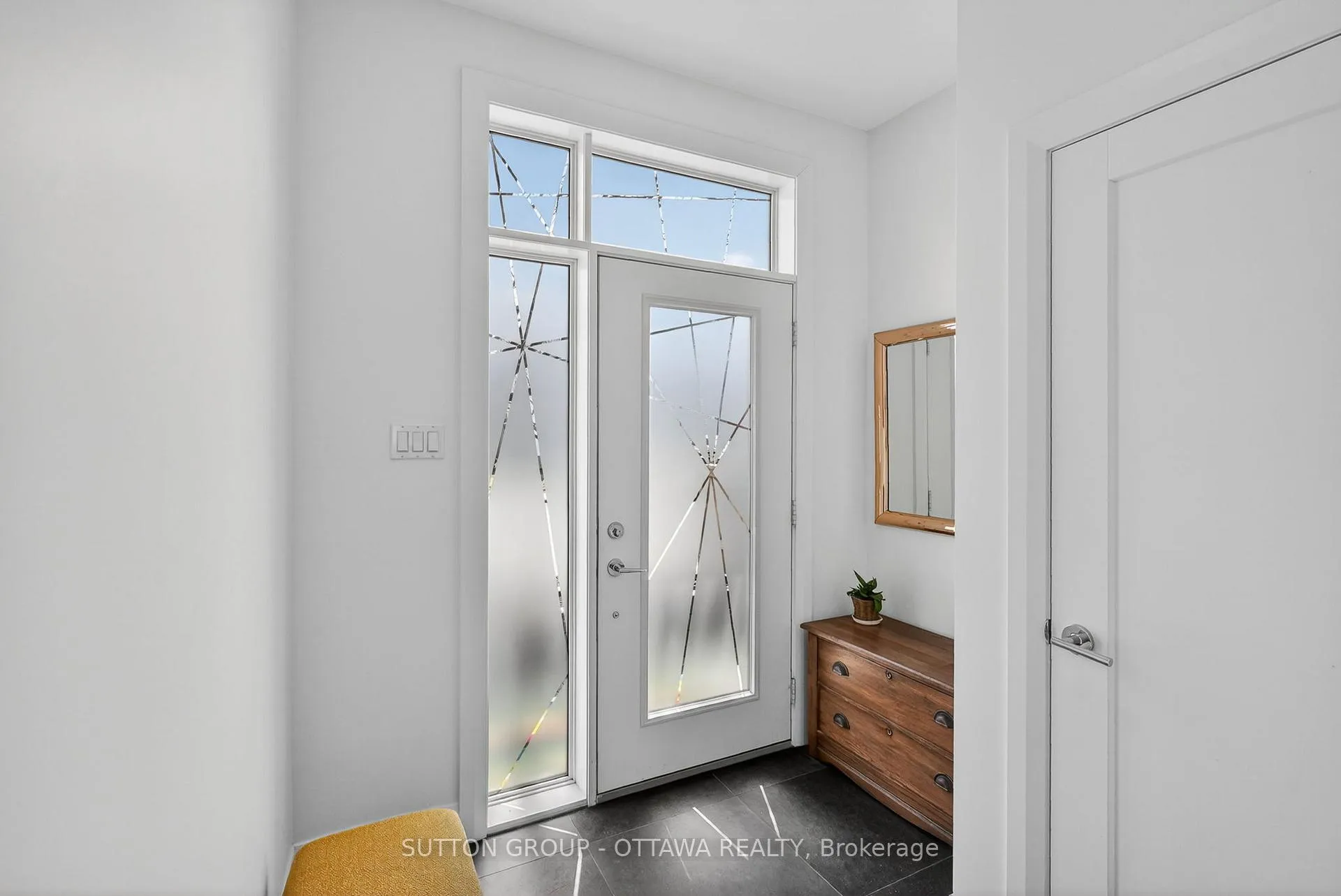 Photo 2 of 31 Carlotta Avenue, Ottawa, Kingsview Park — HOMEH