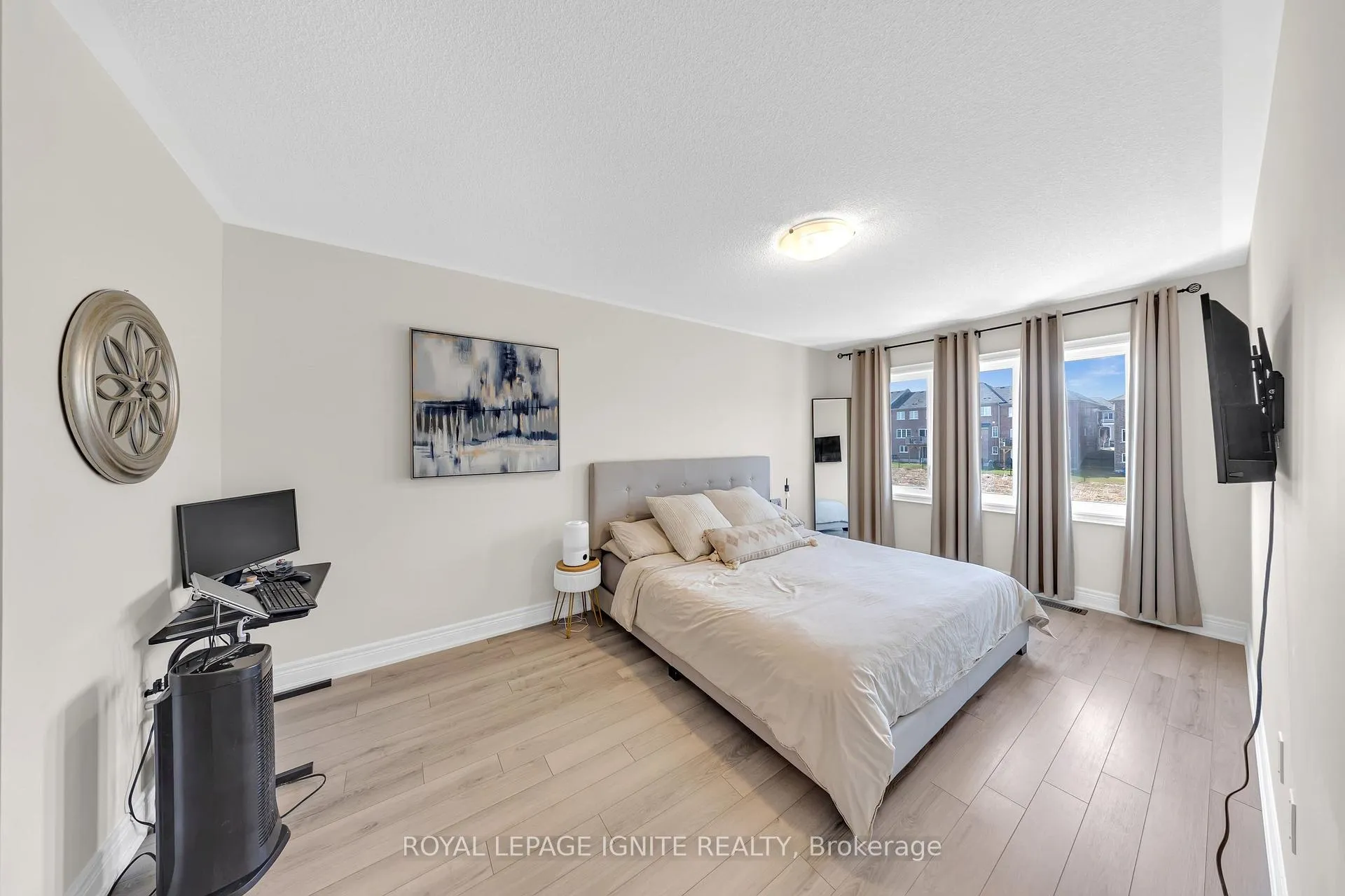Photo 10 of 1030 Skybridge Boulevard, Pickering, Rural Pickering — HOMEH