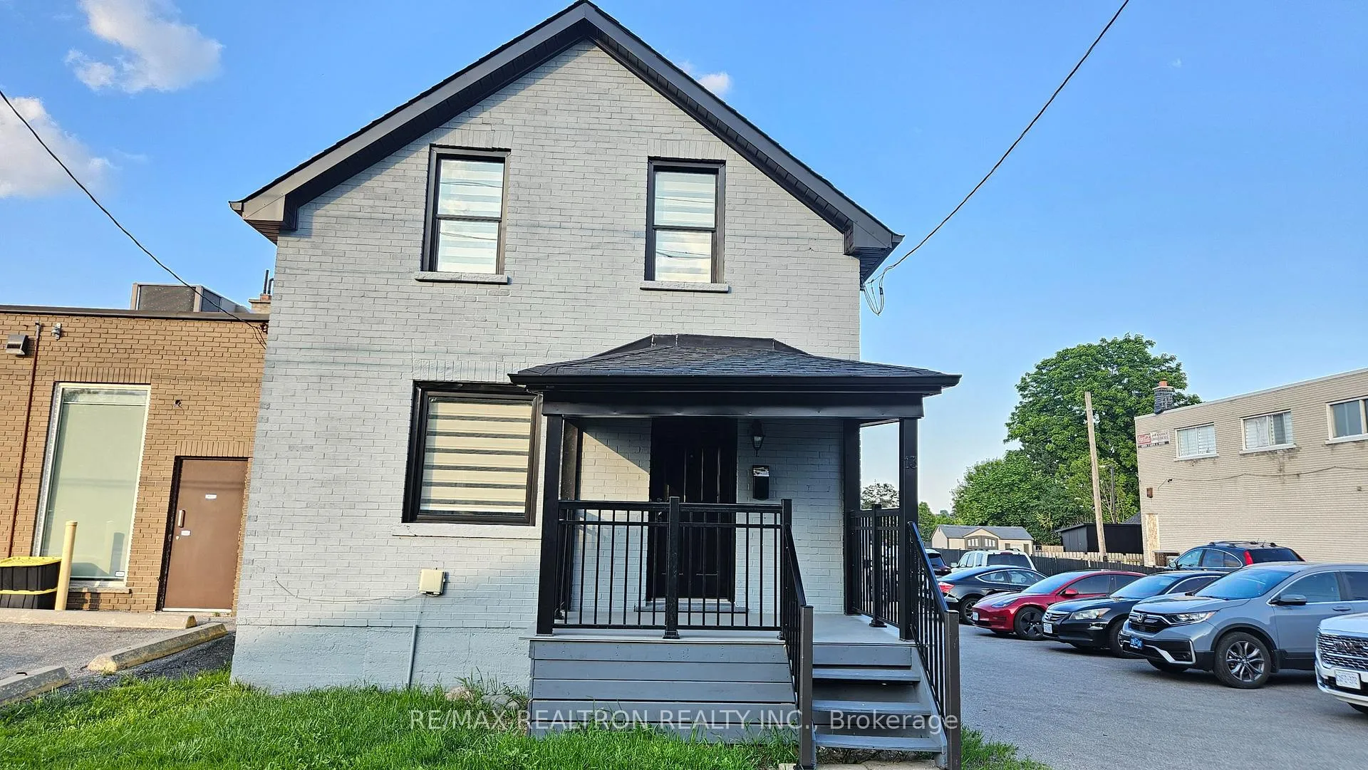 Front of 13 Wilson Street N