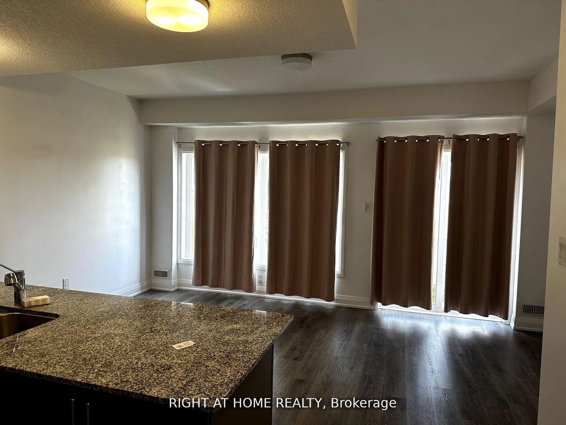 Photo 10 of 27 Steele Cres Street, Guelph, St. Patrick's Ward — HOMEH