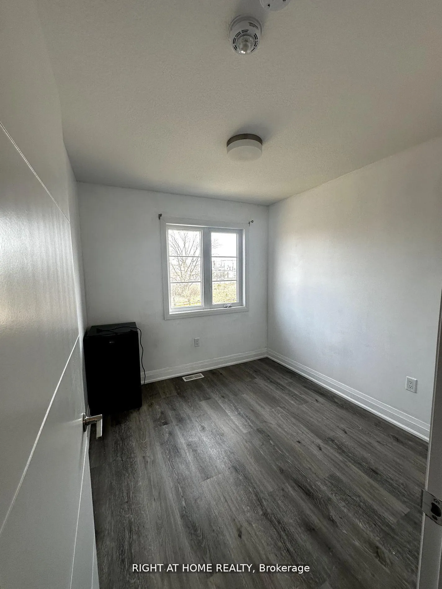 Photo 13 of 27 Steele Cres Street, Guelph, St. Patrick's Ward — HOMEH