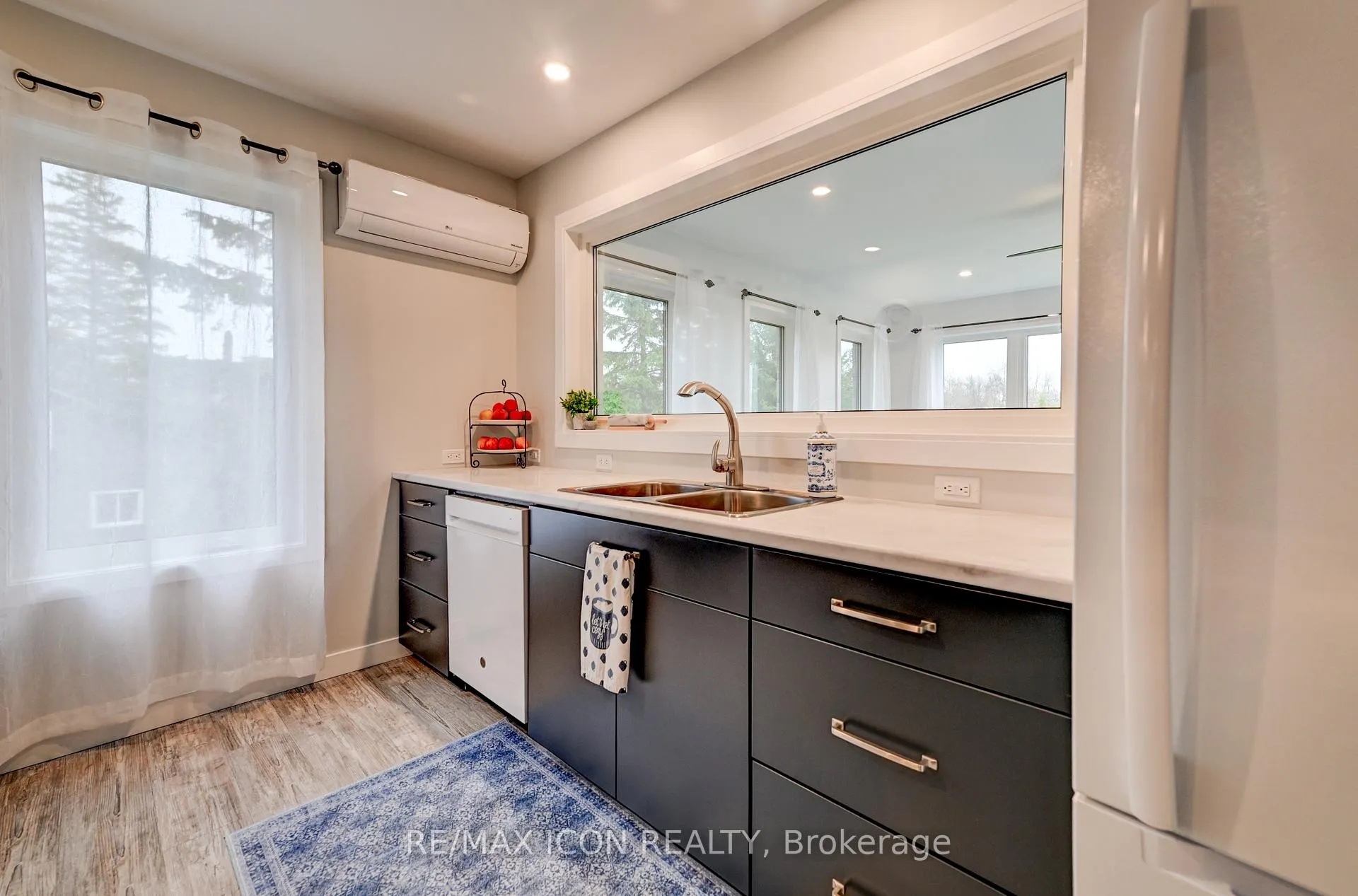 Photo 2 of 224242 Southgate 2 Road, Southgate — HOMEH