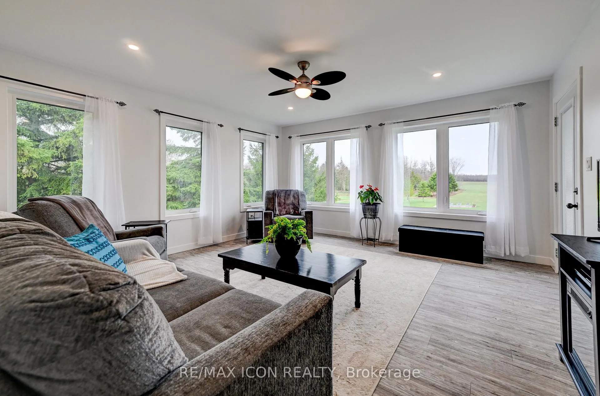 Photo 3 of 224242 Southgate 2 Road, Southgate — HOMEH