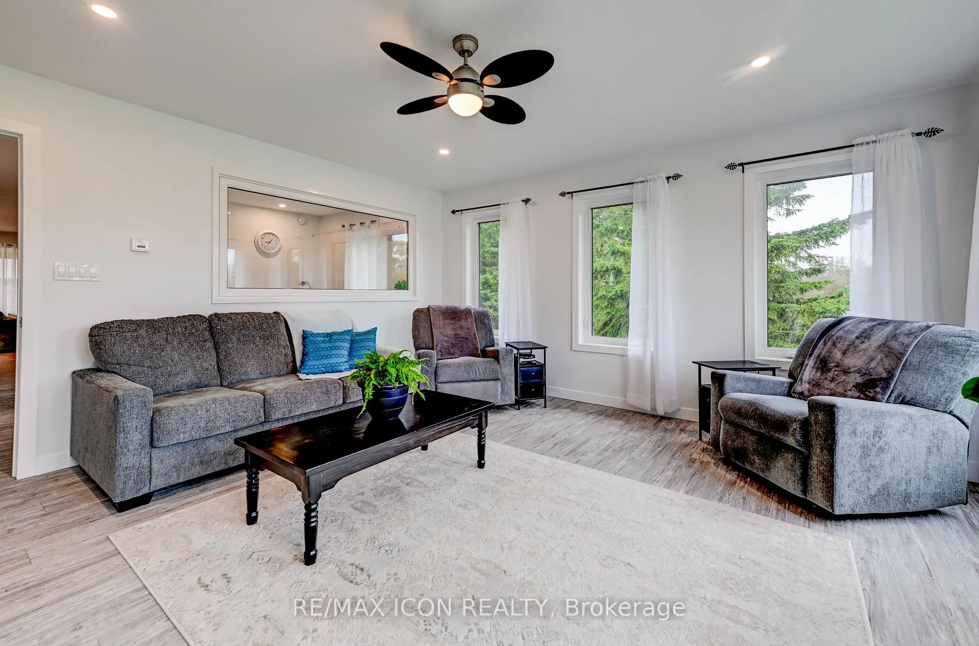 Photo 4 of 224242 Southgate 2 Road, Southgate — HOMEH